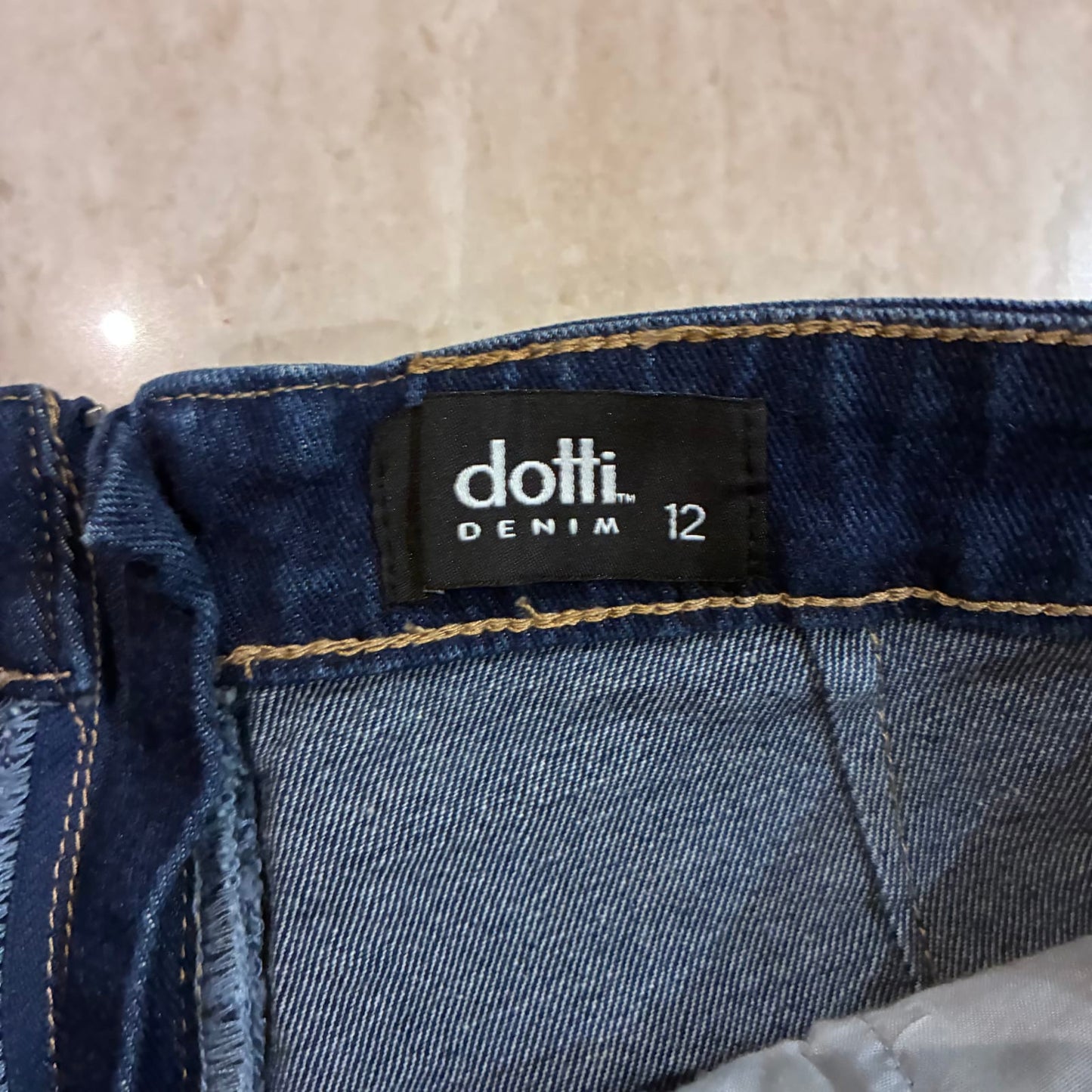 127412