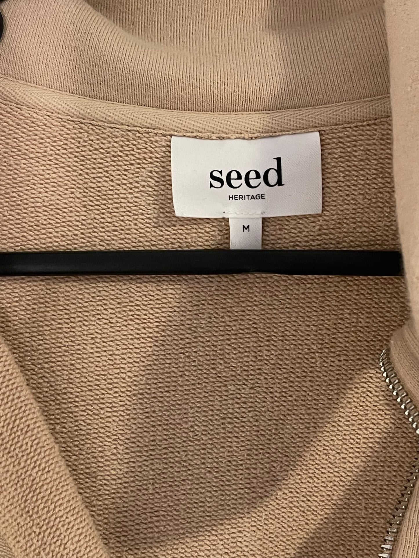 136579