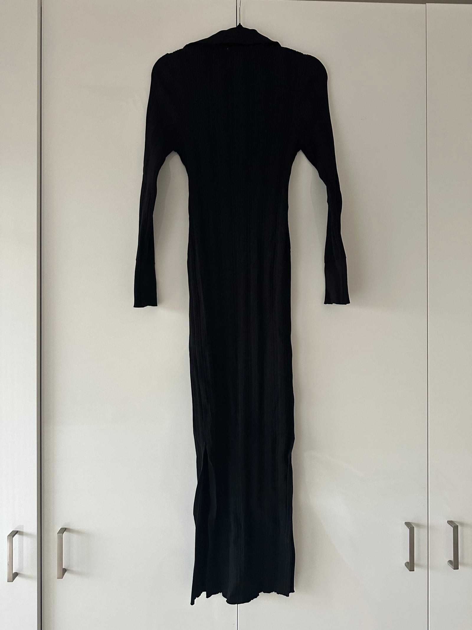 133142