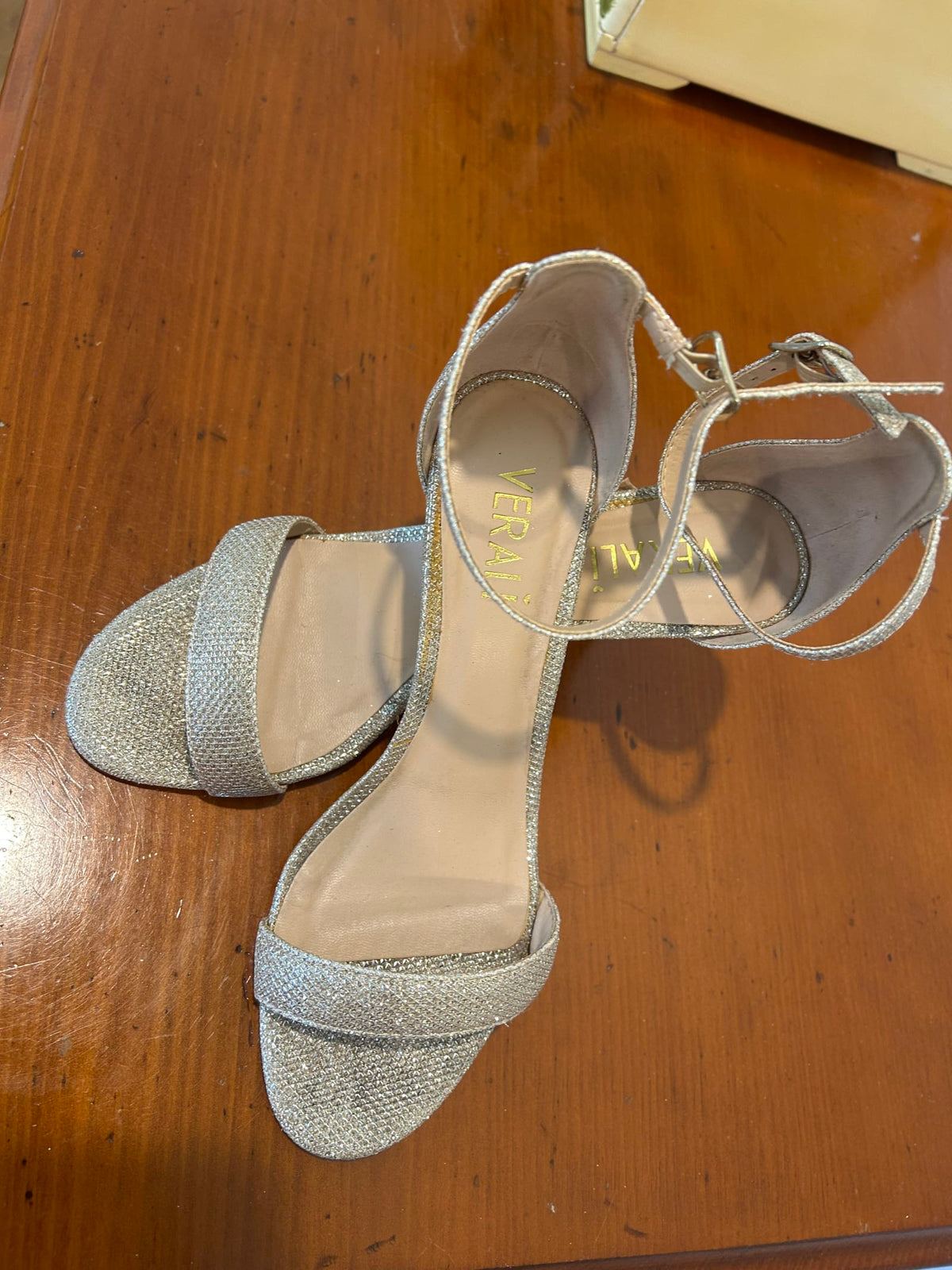 225736