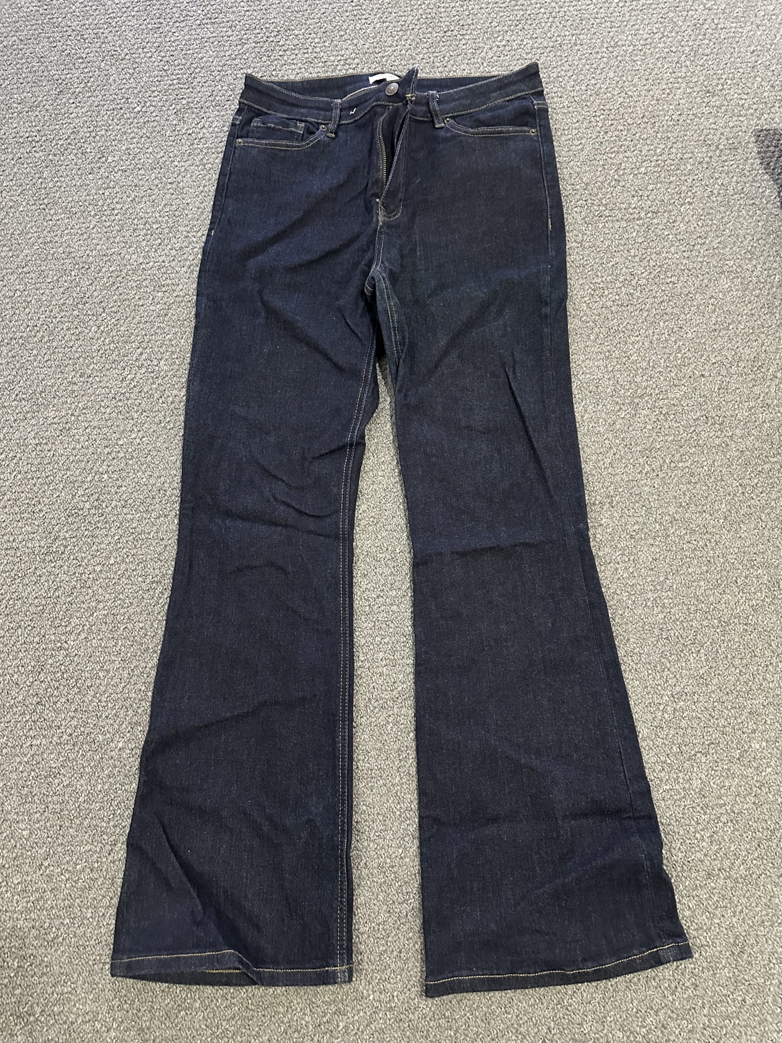 121623
