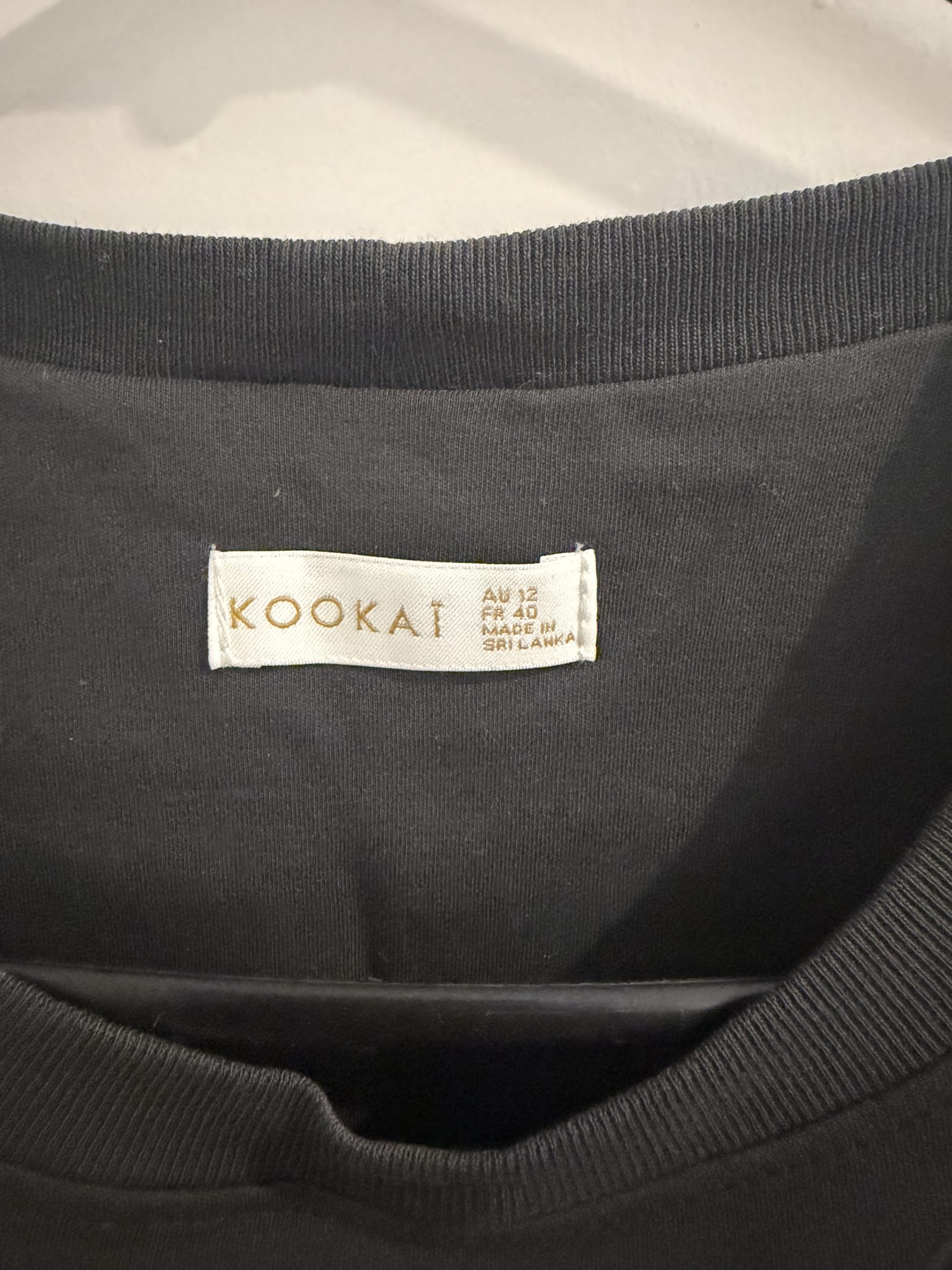 104686