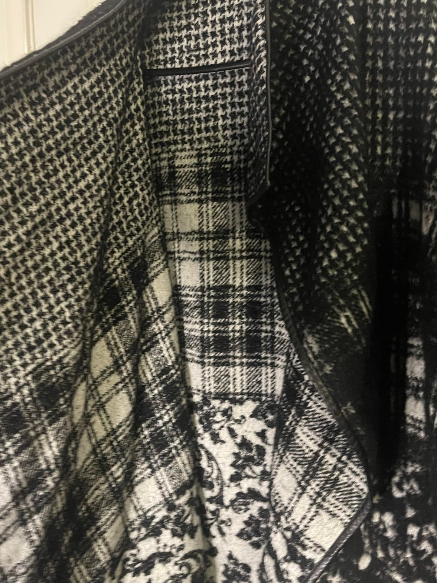 136810