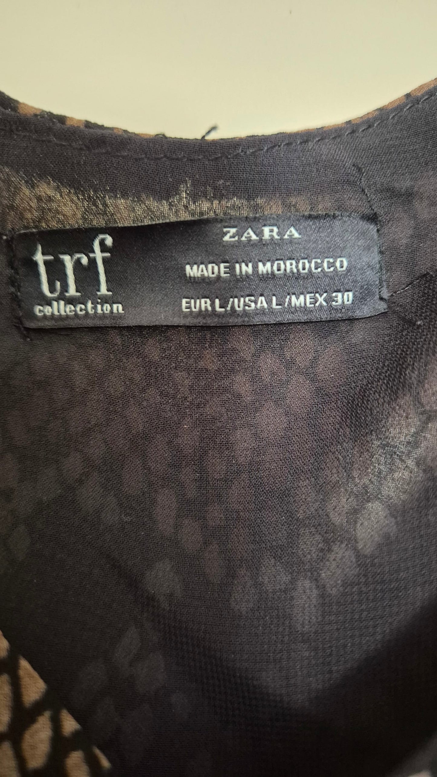 76916