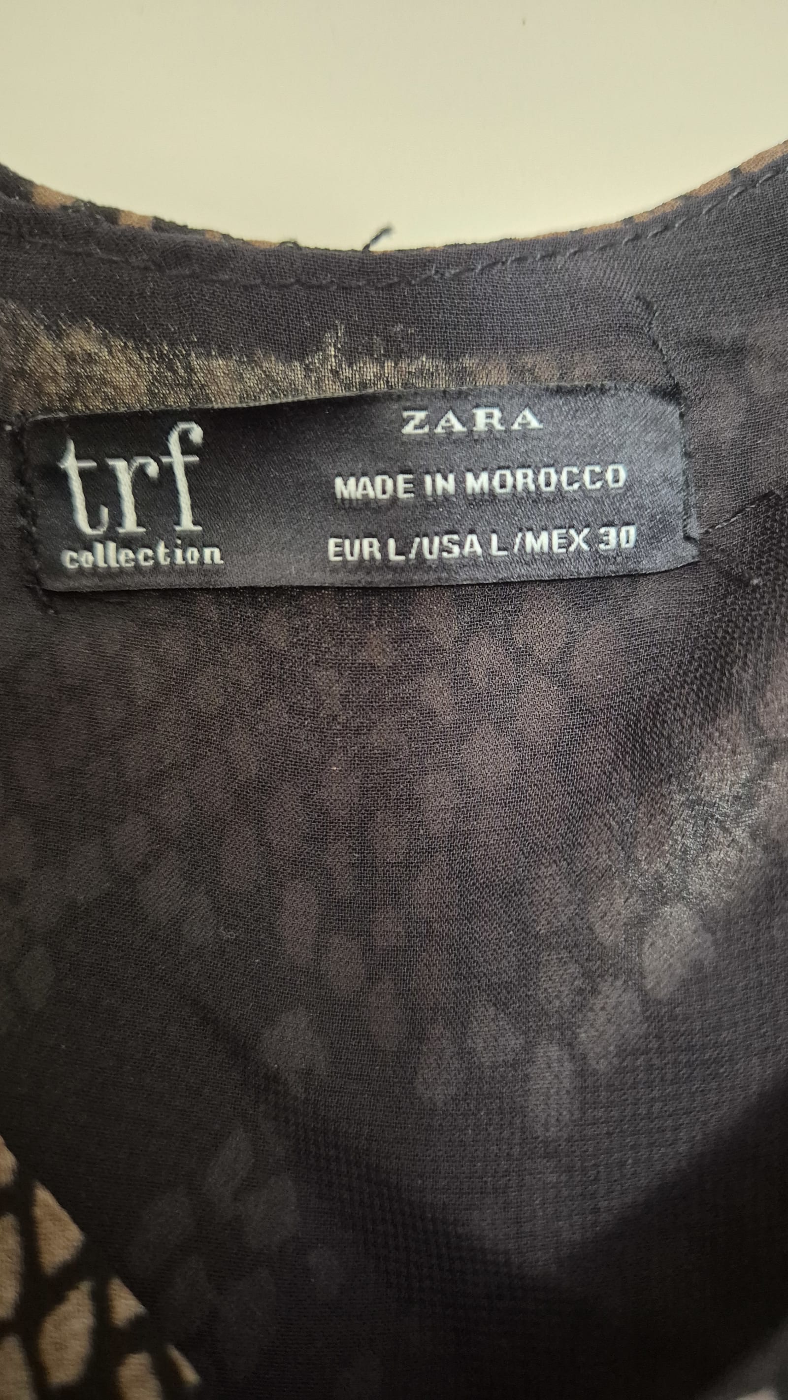 76916