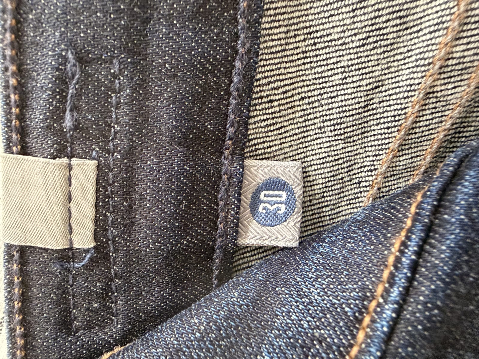 127589