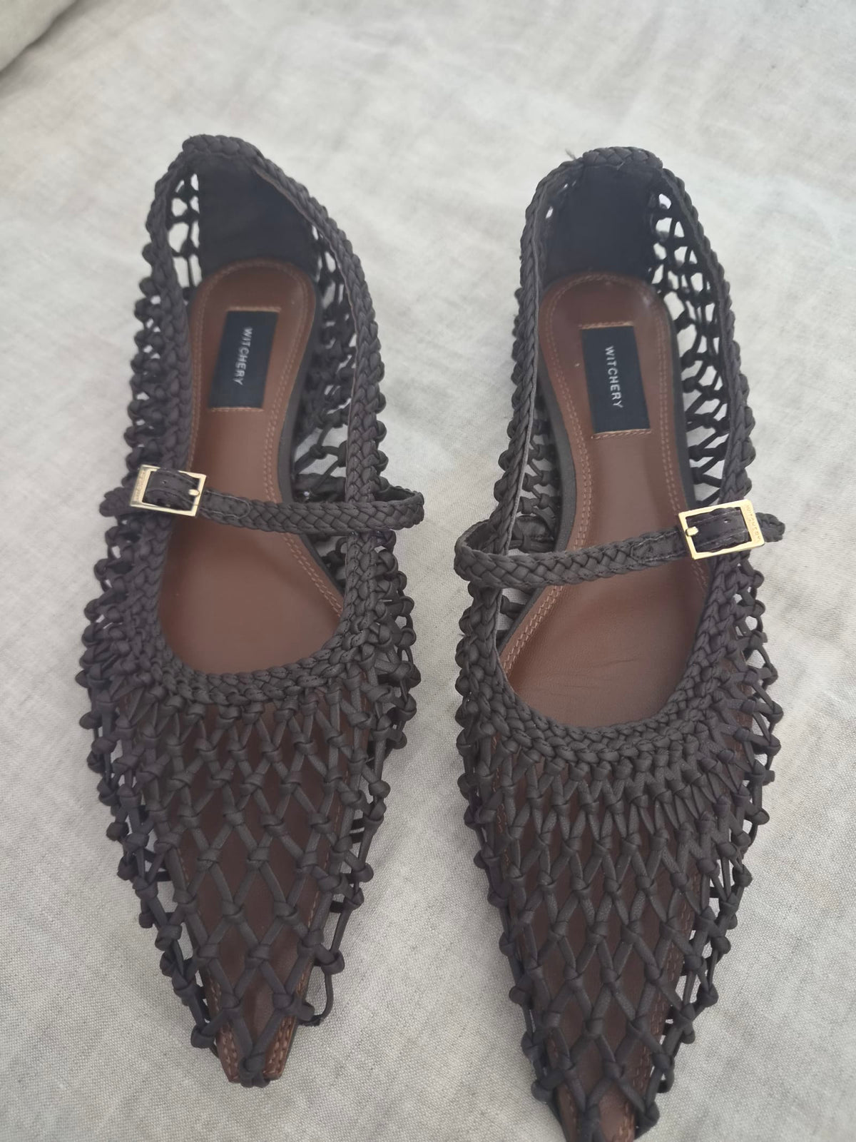 224375