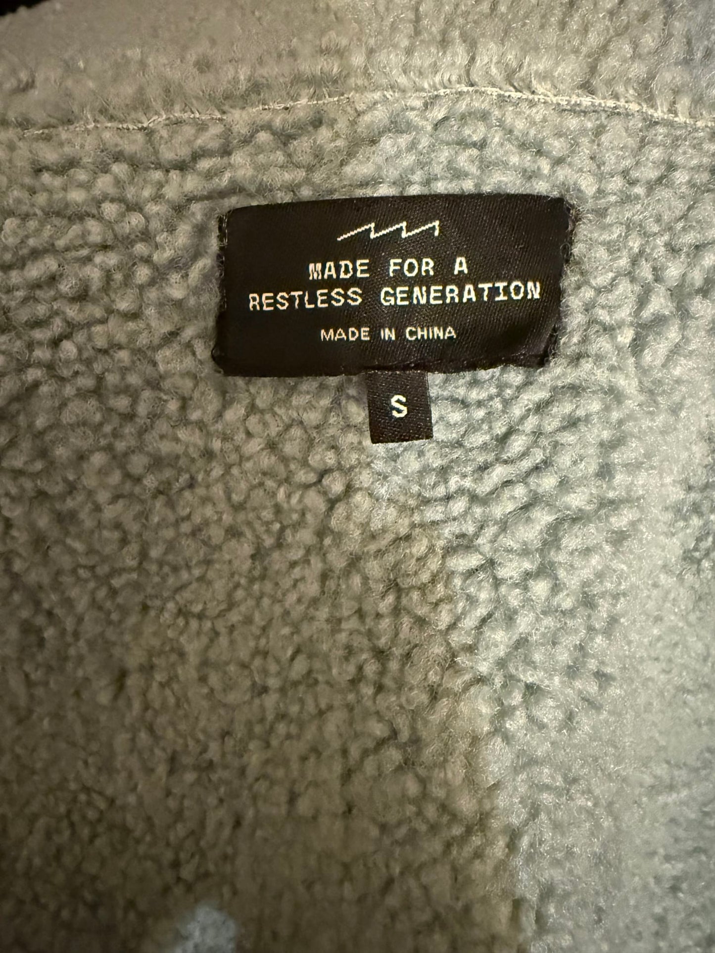 123047
