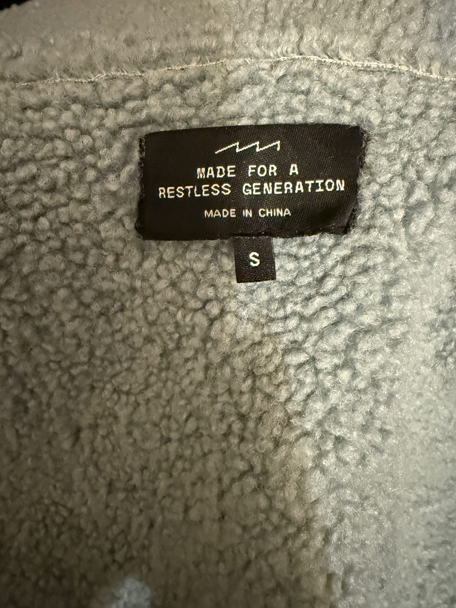 123047