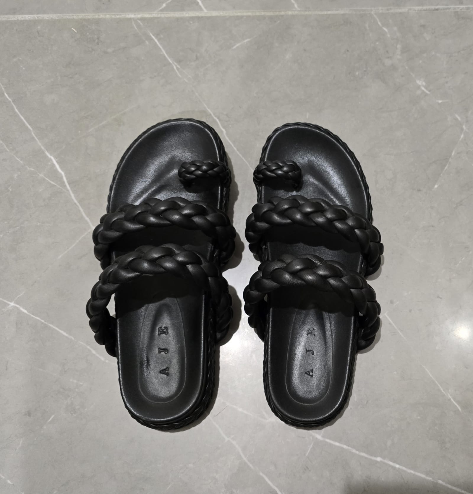 196007
