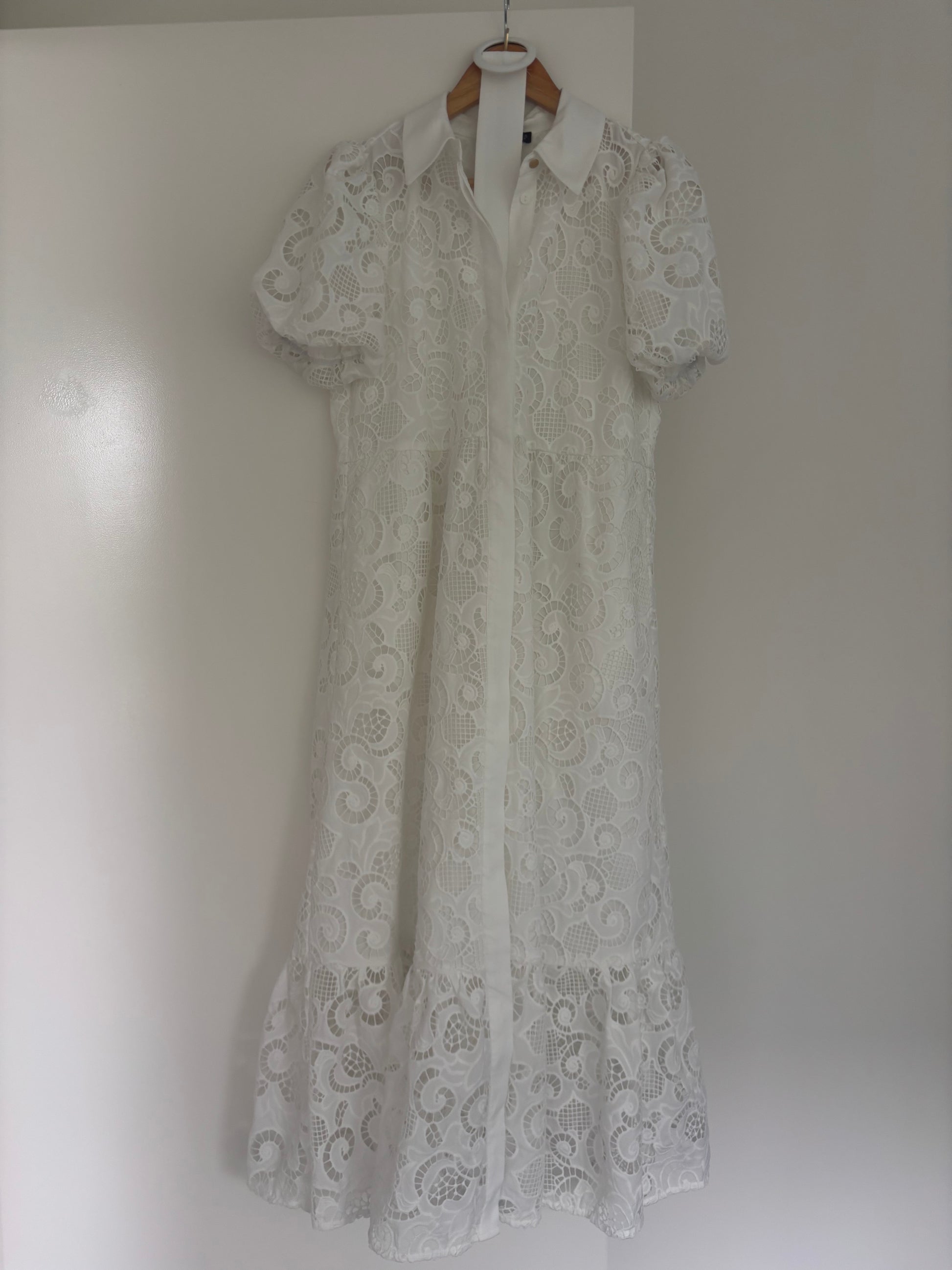 DECJUBA Daphne Lace Midi Dress / Size 10 / Used (Excellent condition) / RRP $0.00 Authentified DECJUBA Daphne Lace Midi Dress / Size 10 / Used (Excellent condition) / RRP $0.00 Authentified