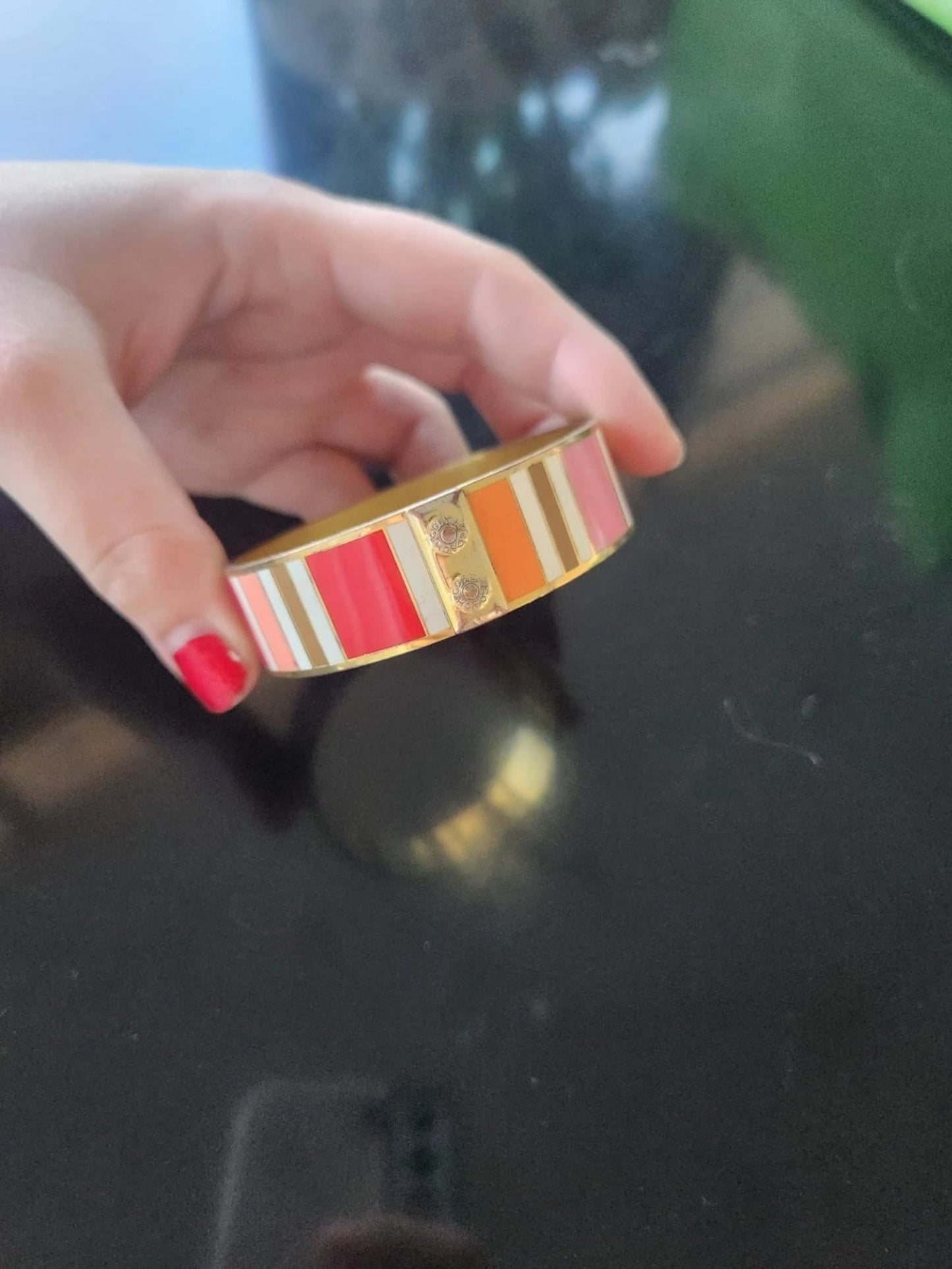 83104