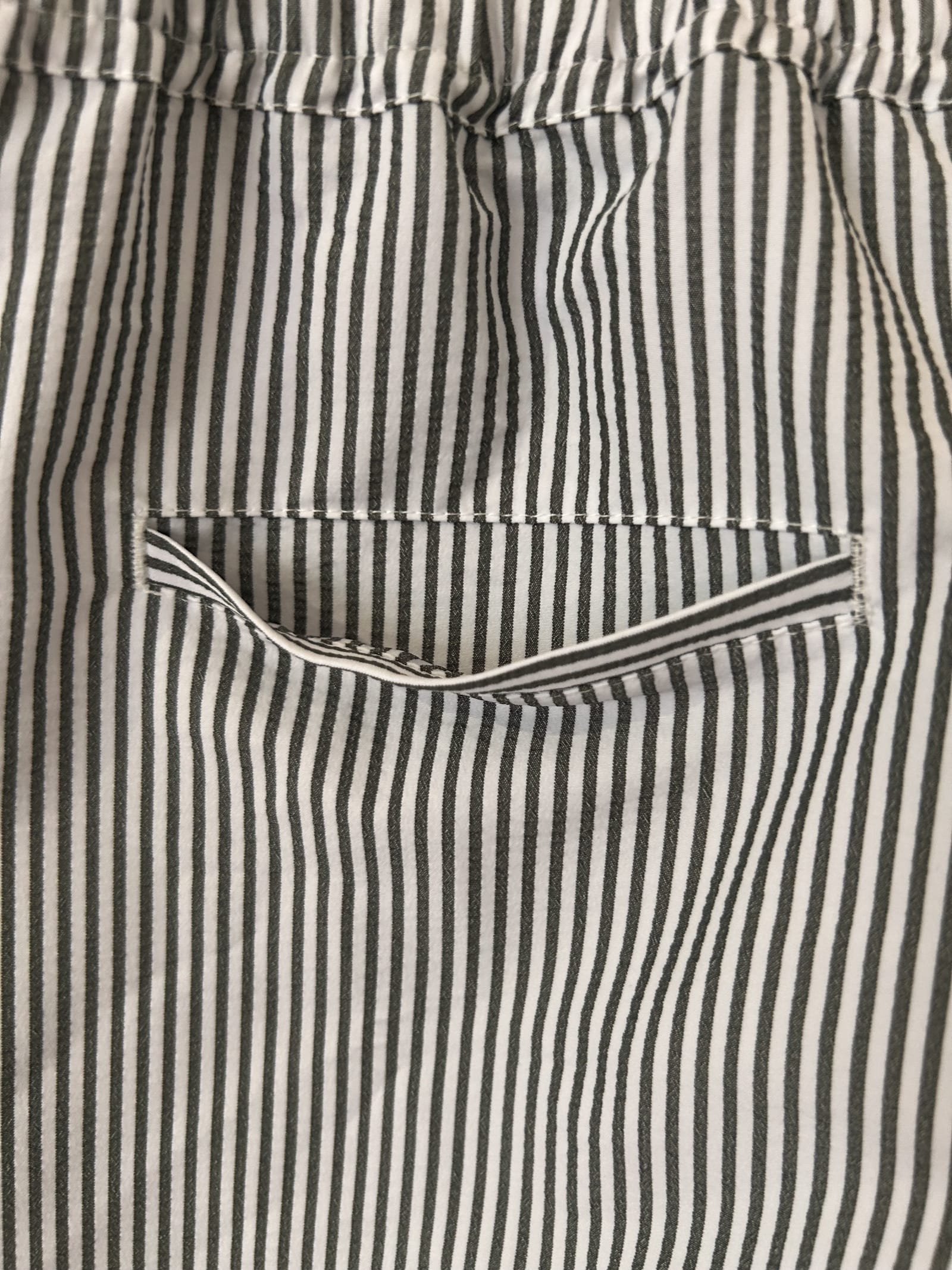 194976