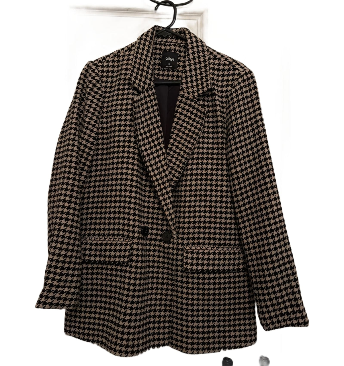153981