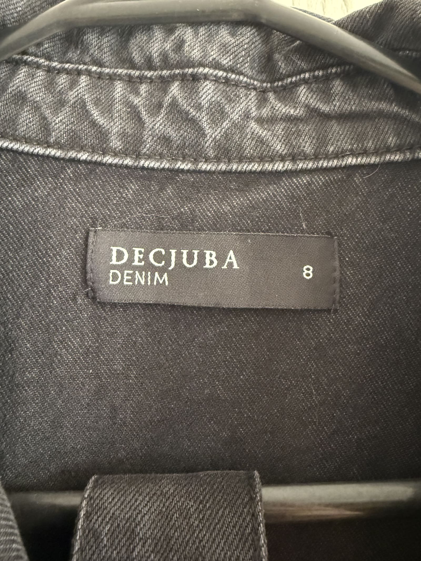 57368