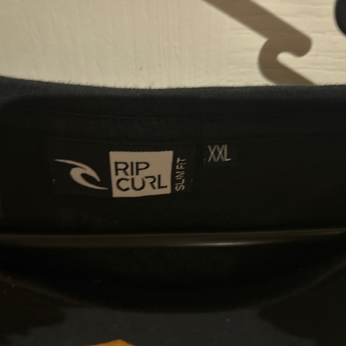 218121