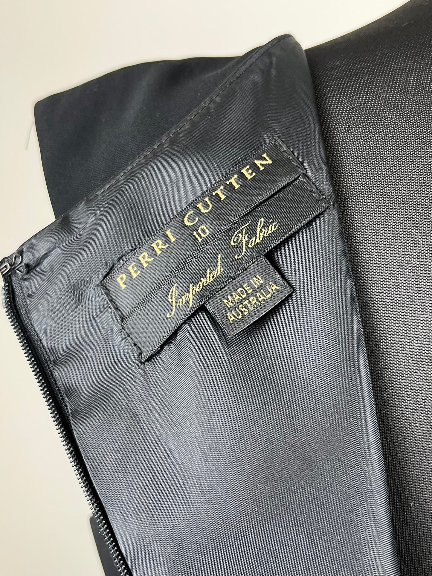 195679