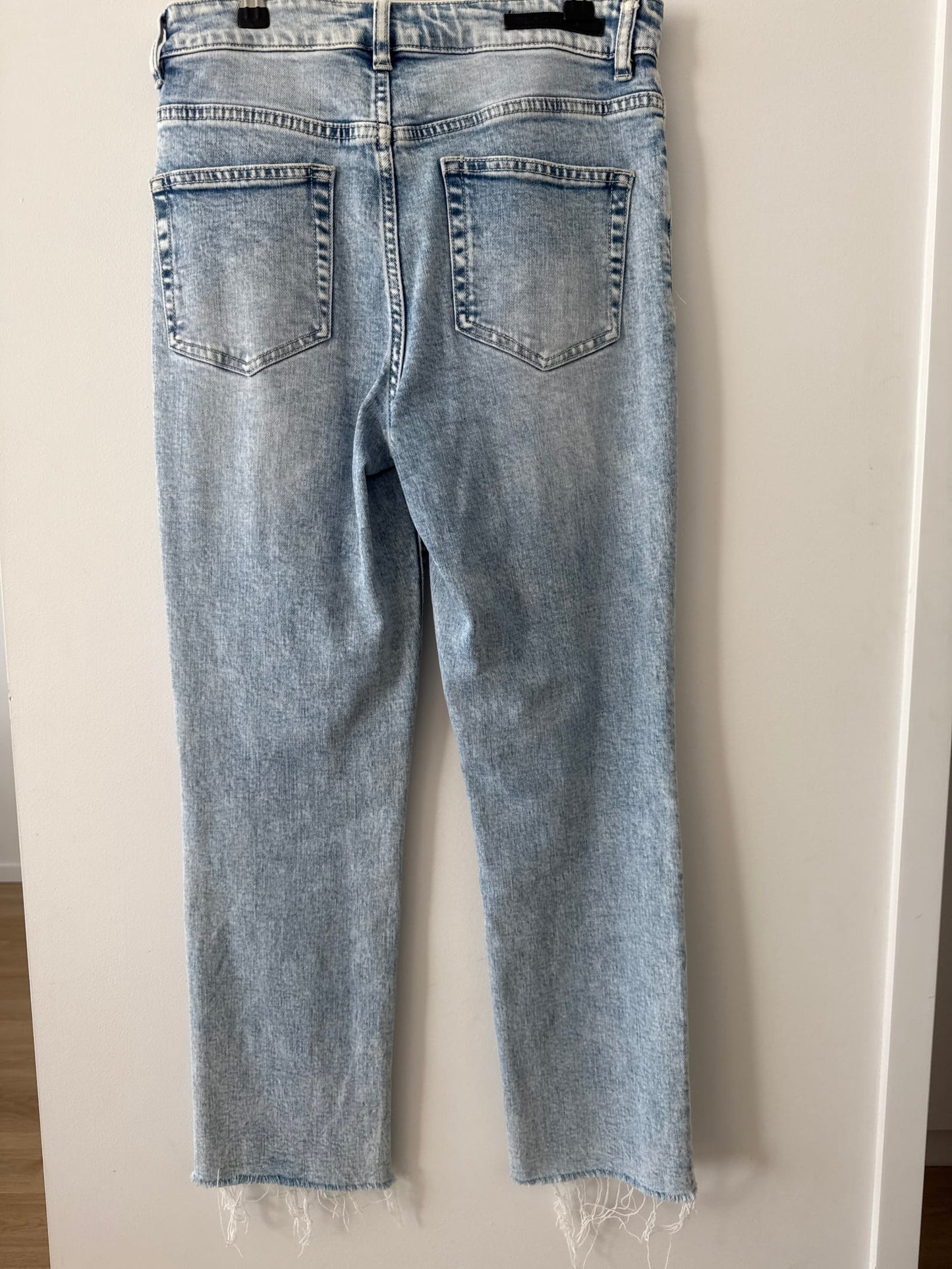 19070