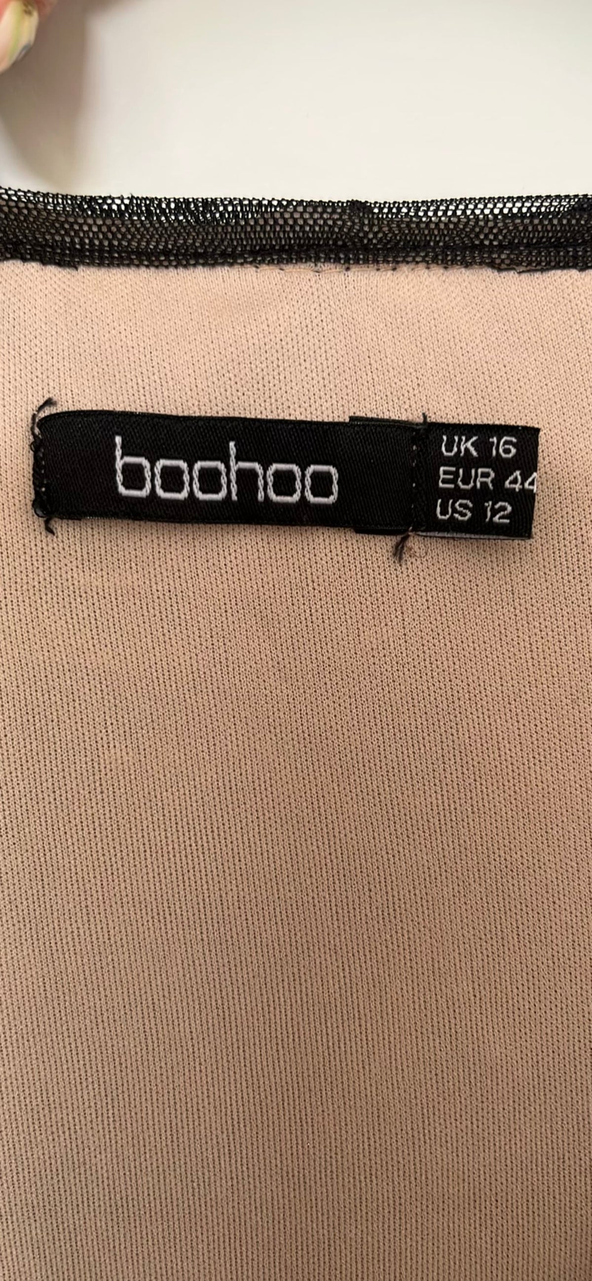 211623