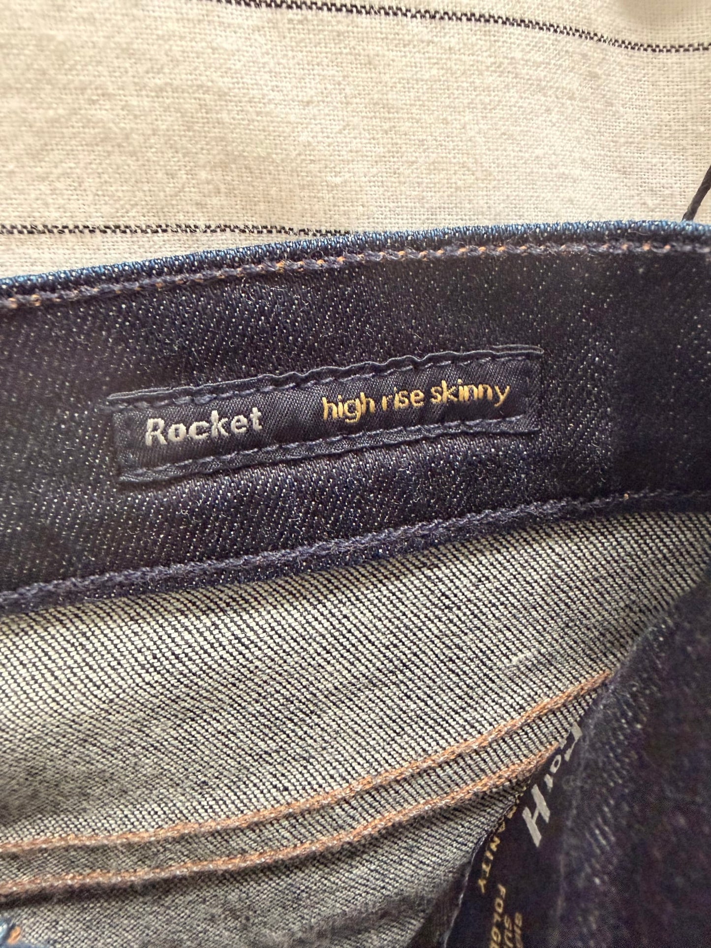 127588