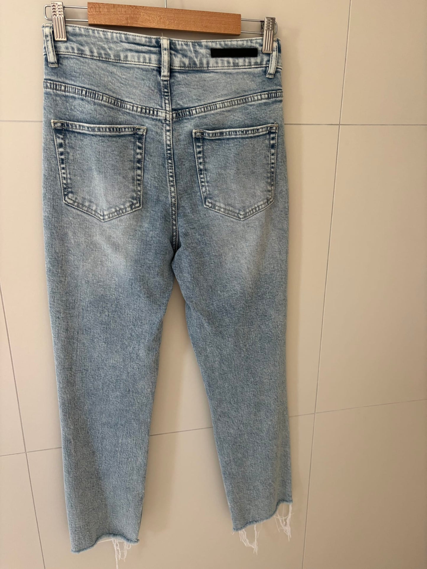 198623