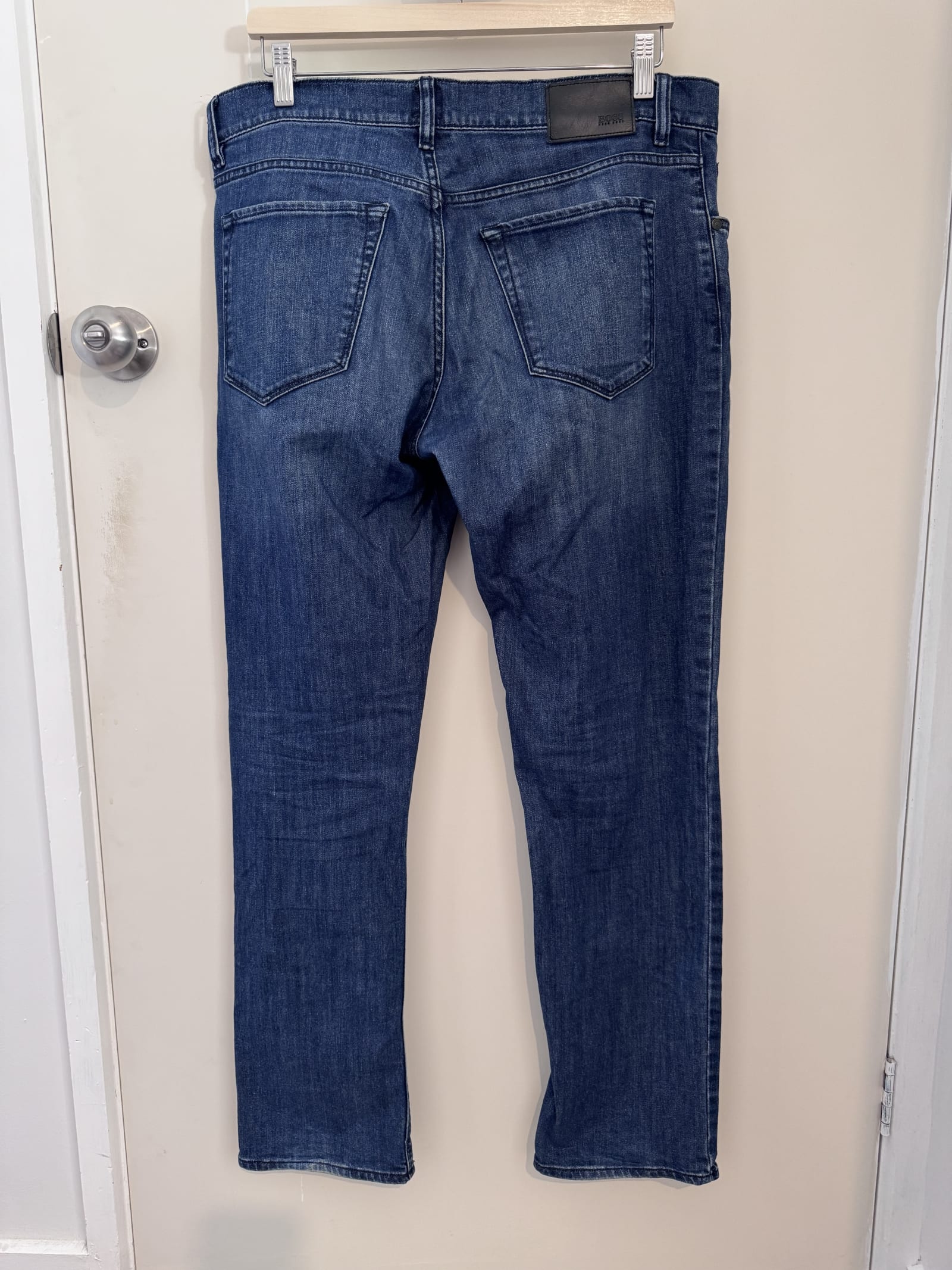 174305