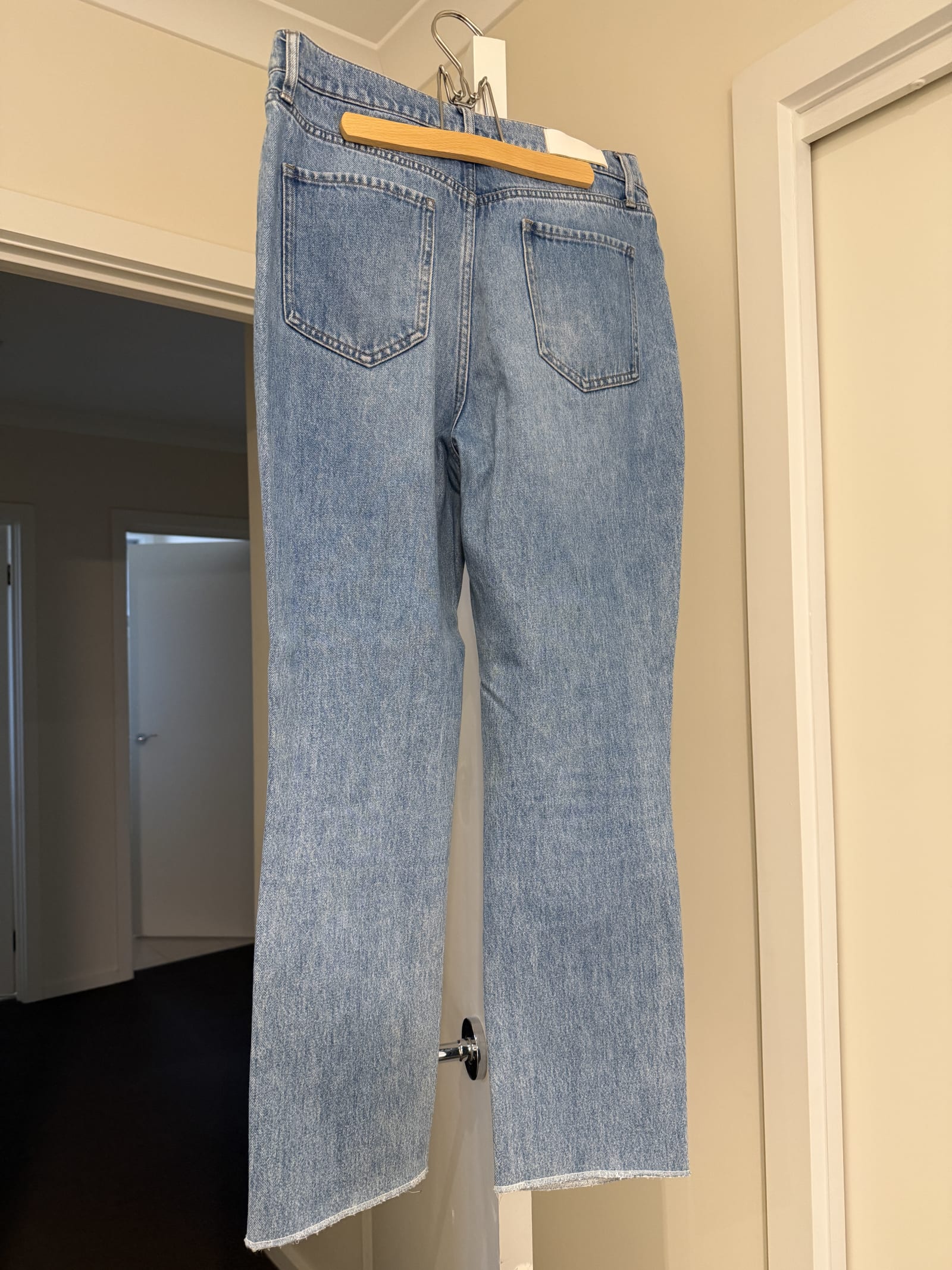 76633