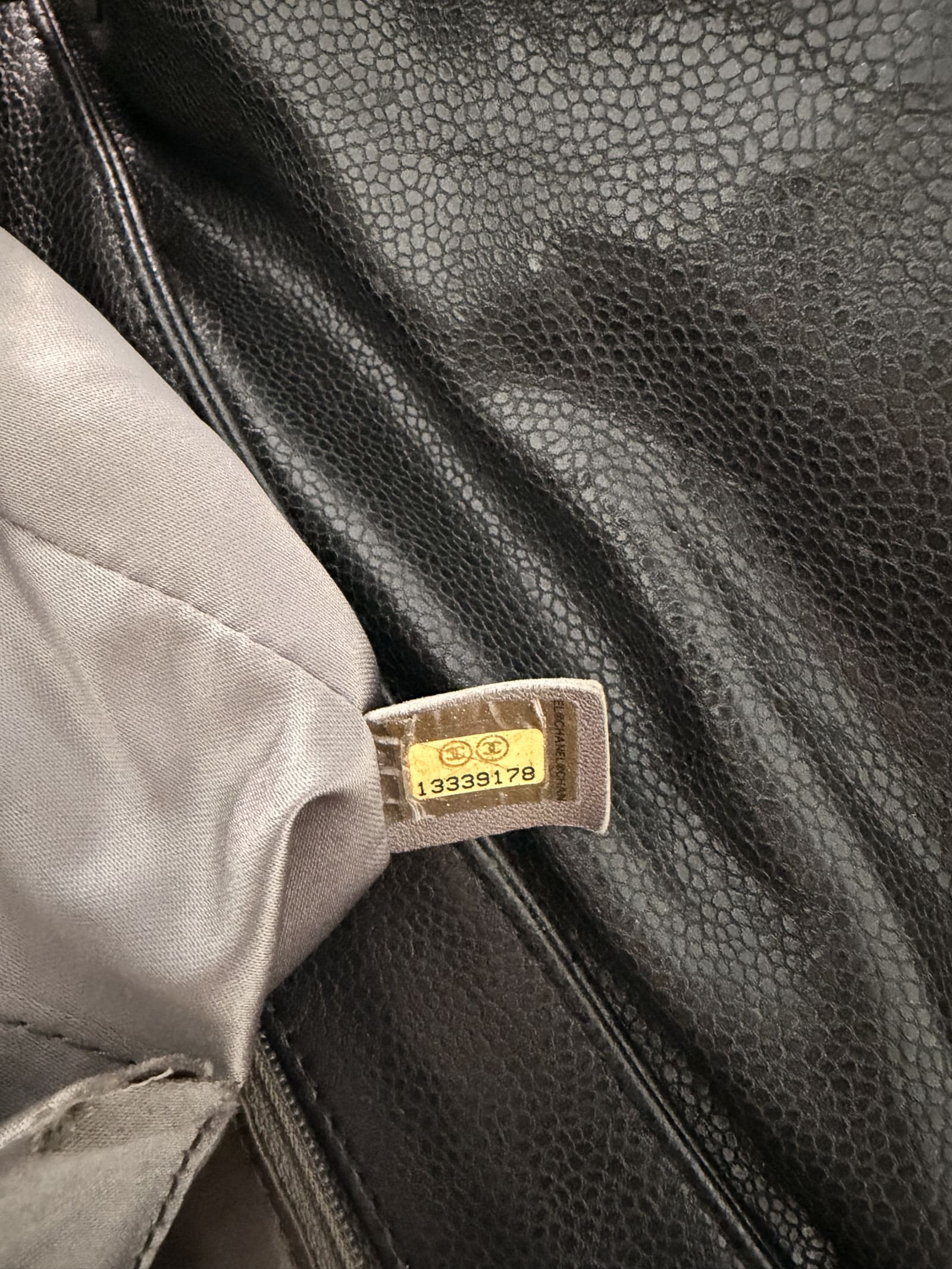 197034