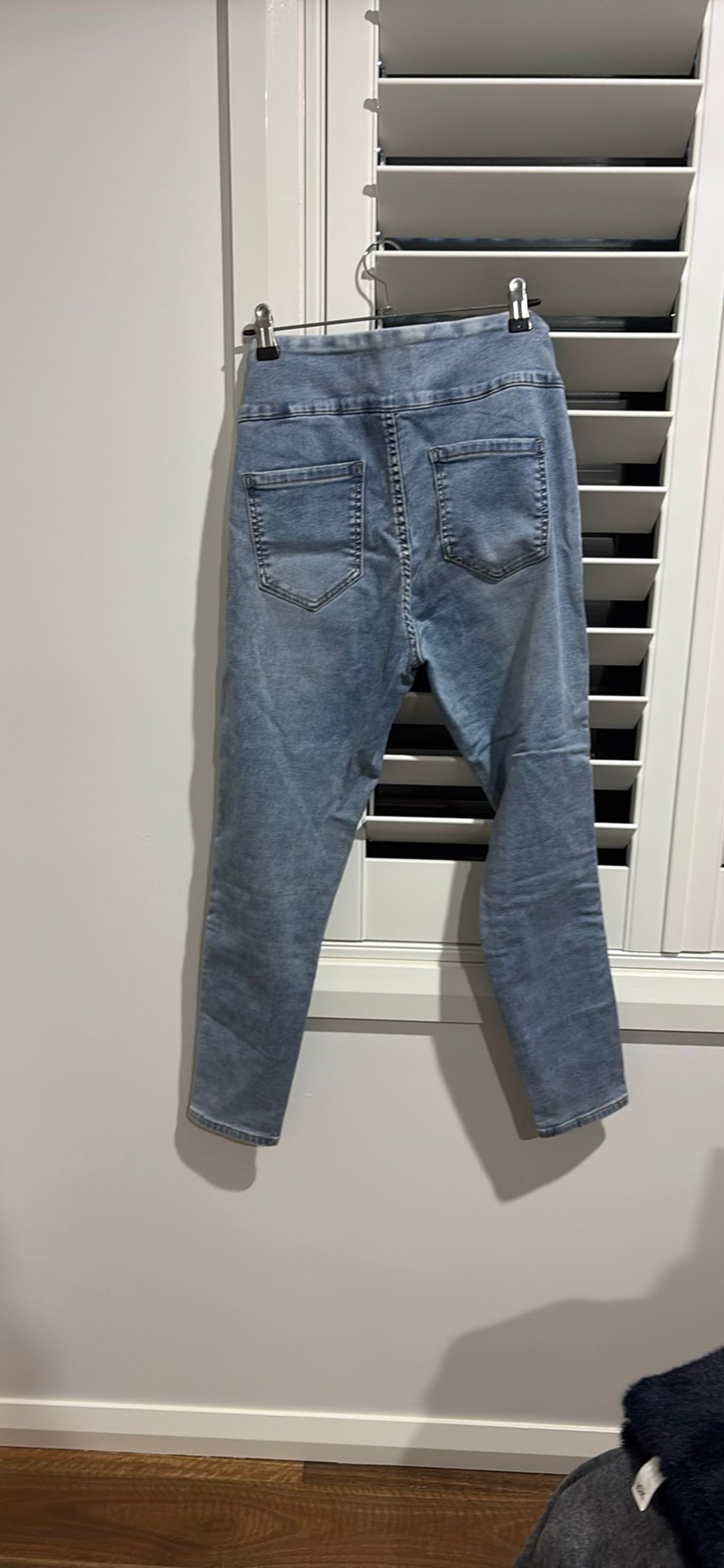 215946
