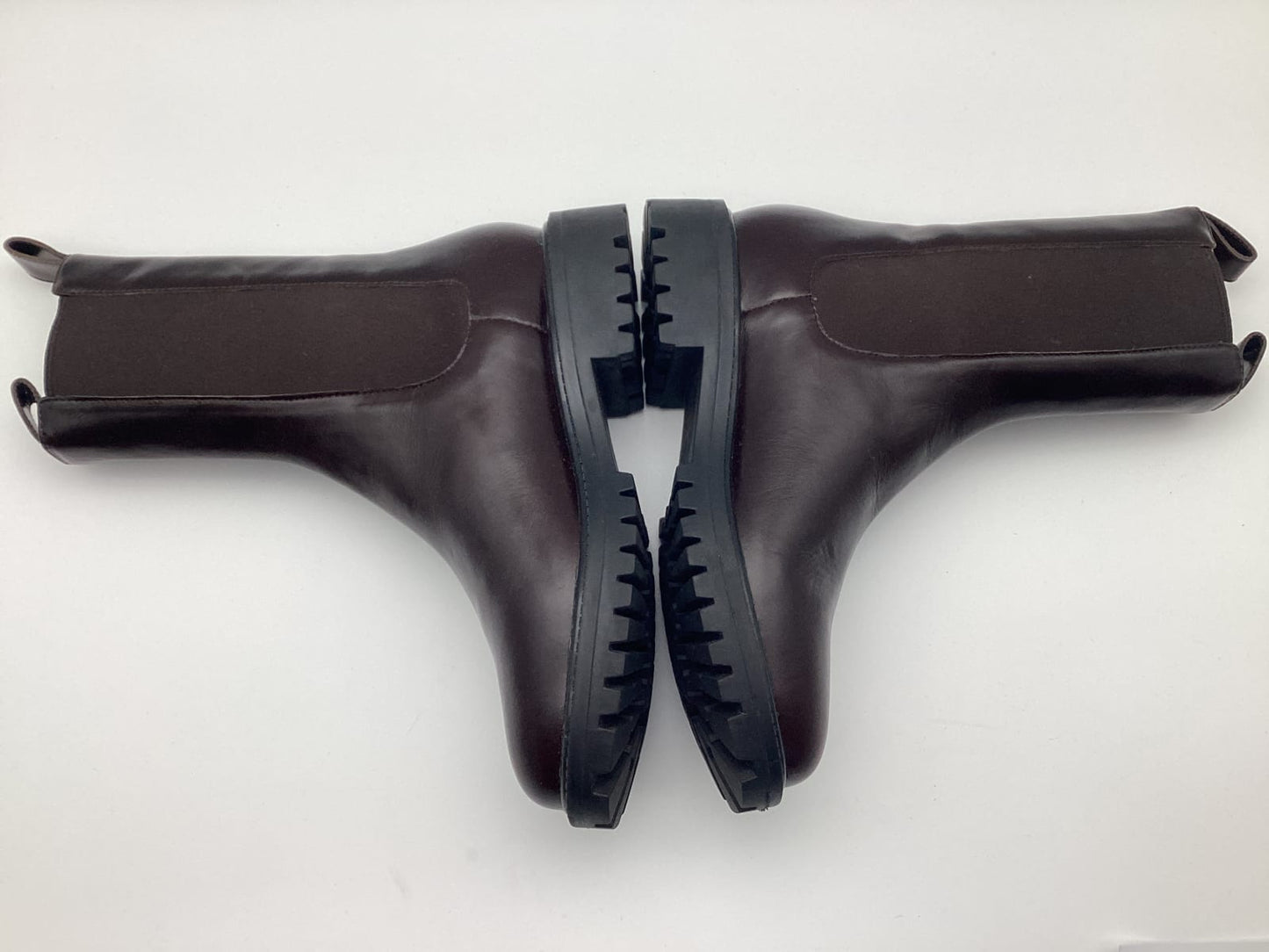 157042