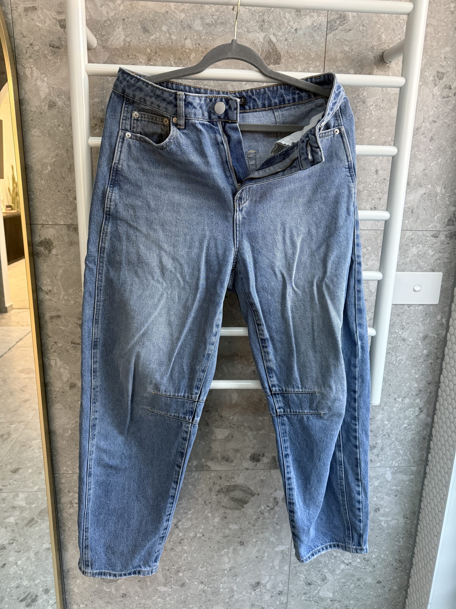 197338