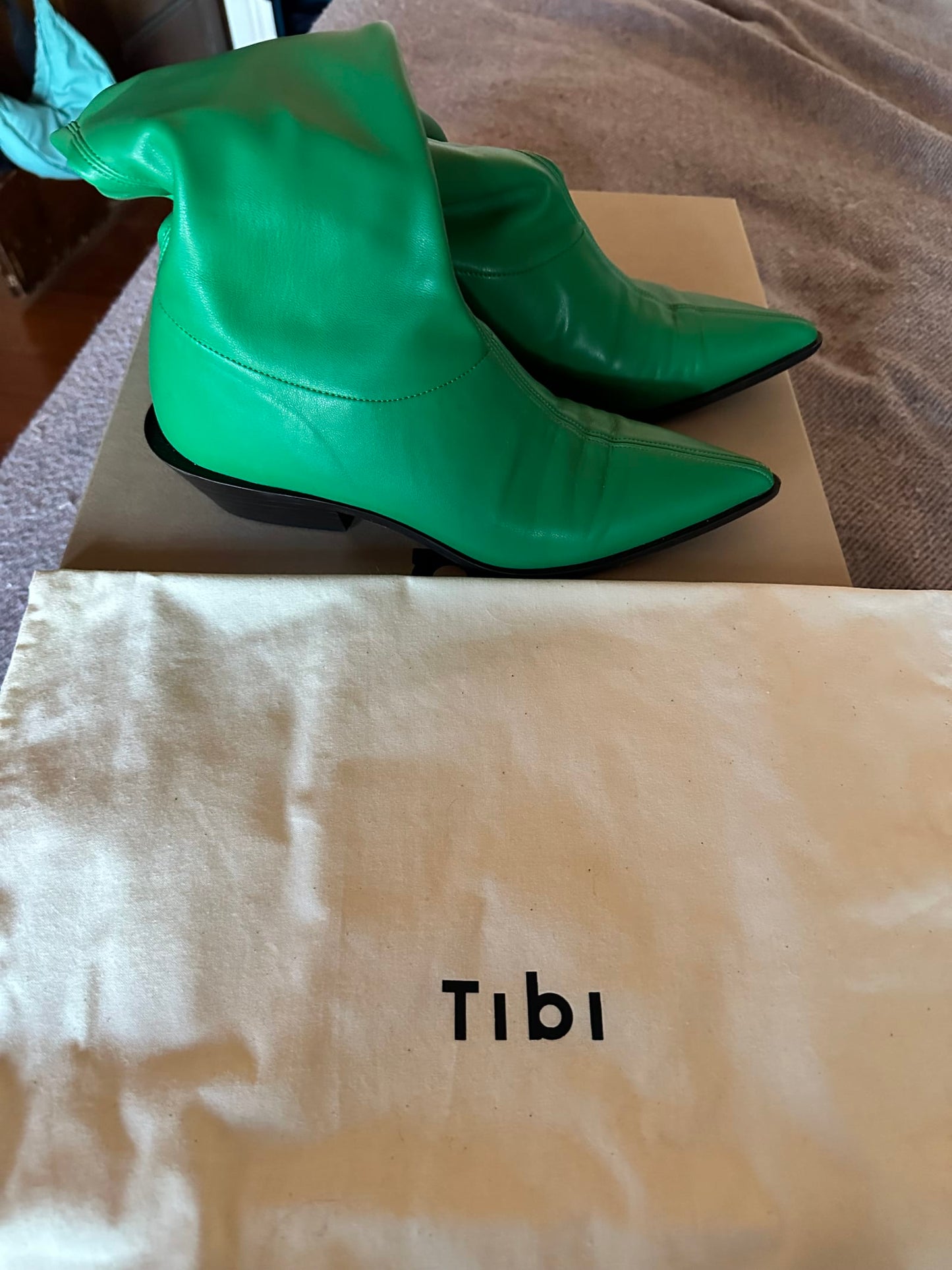 111774