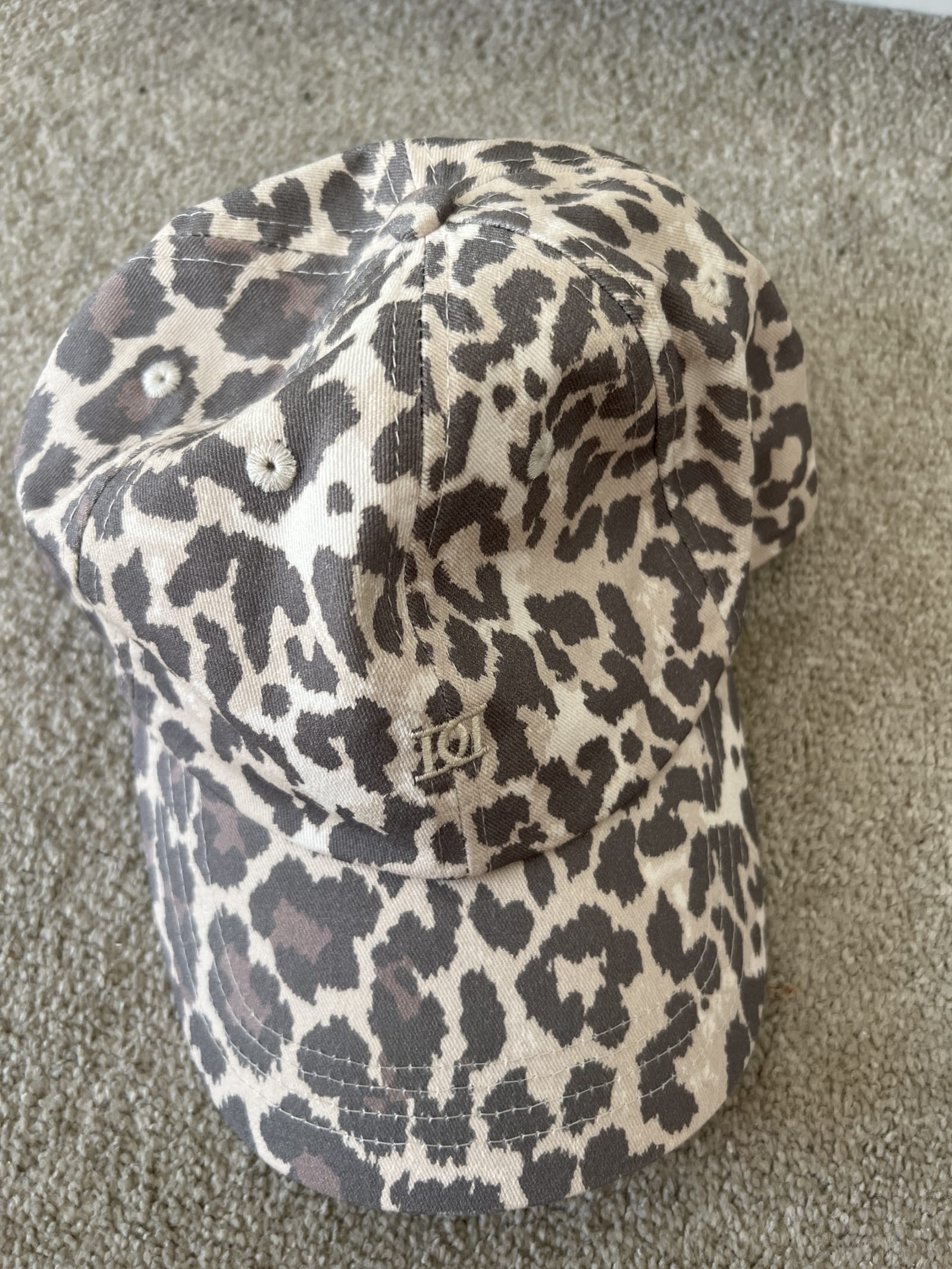 91883