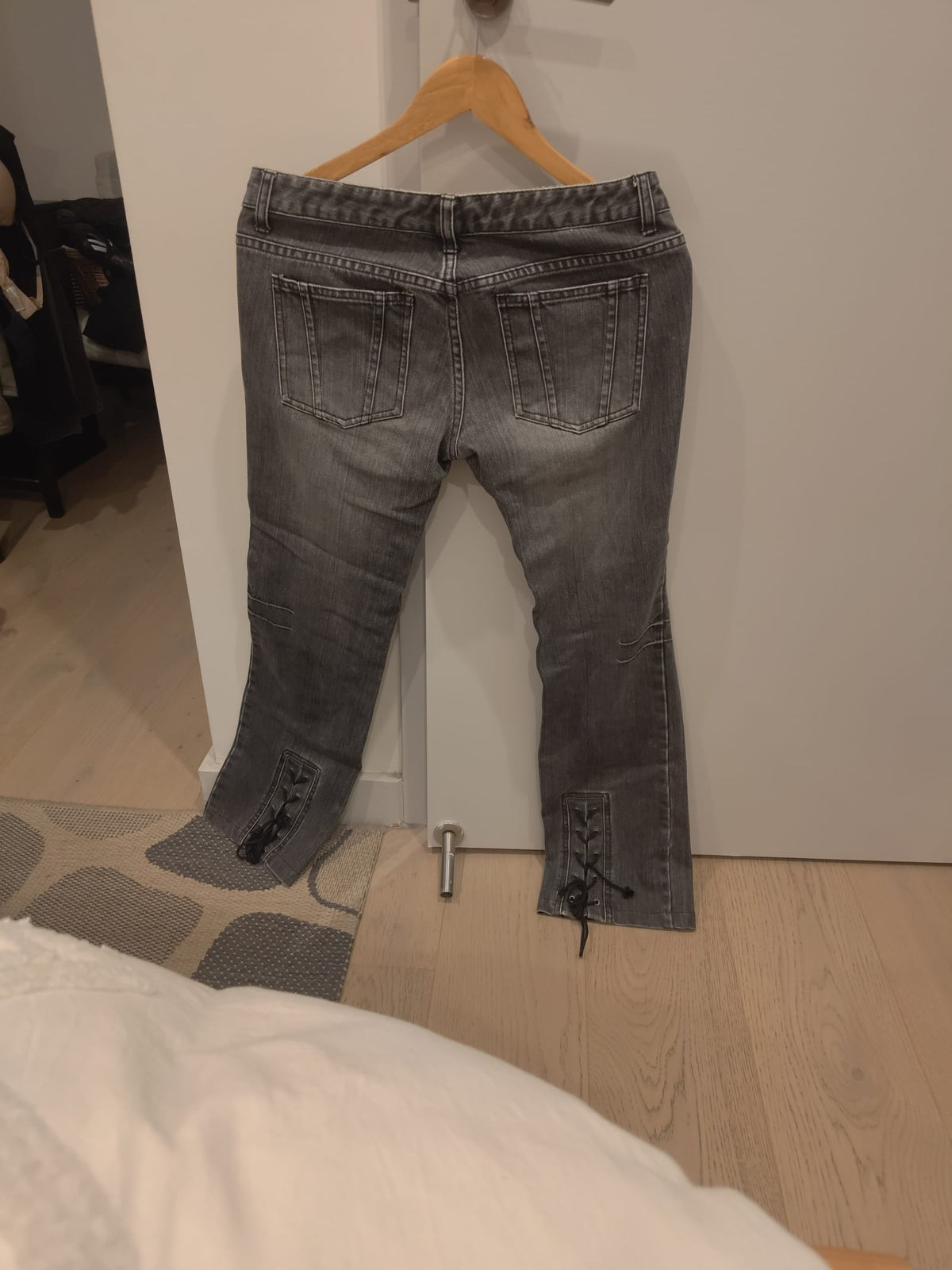 218284