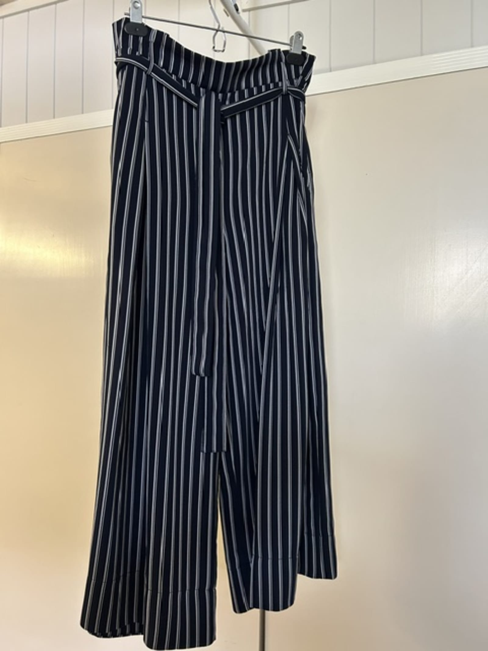 196929