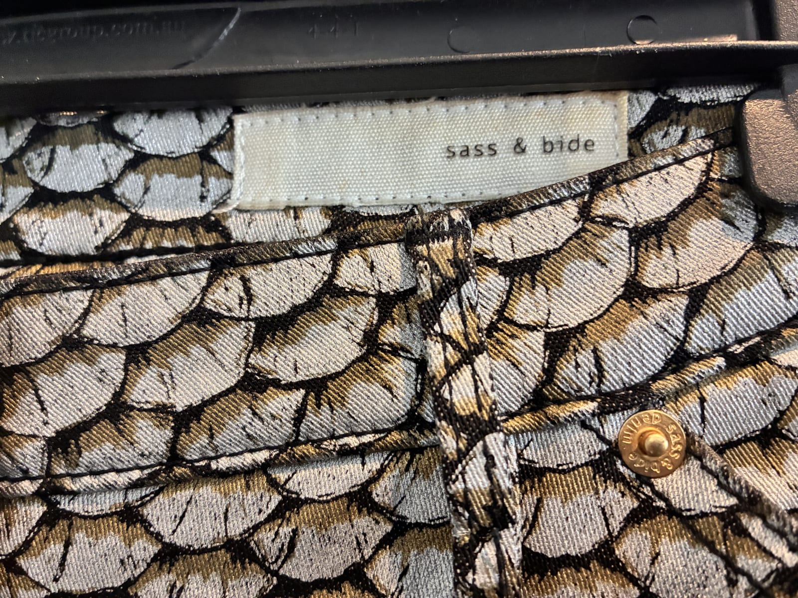 185599