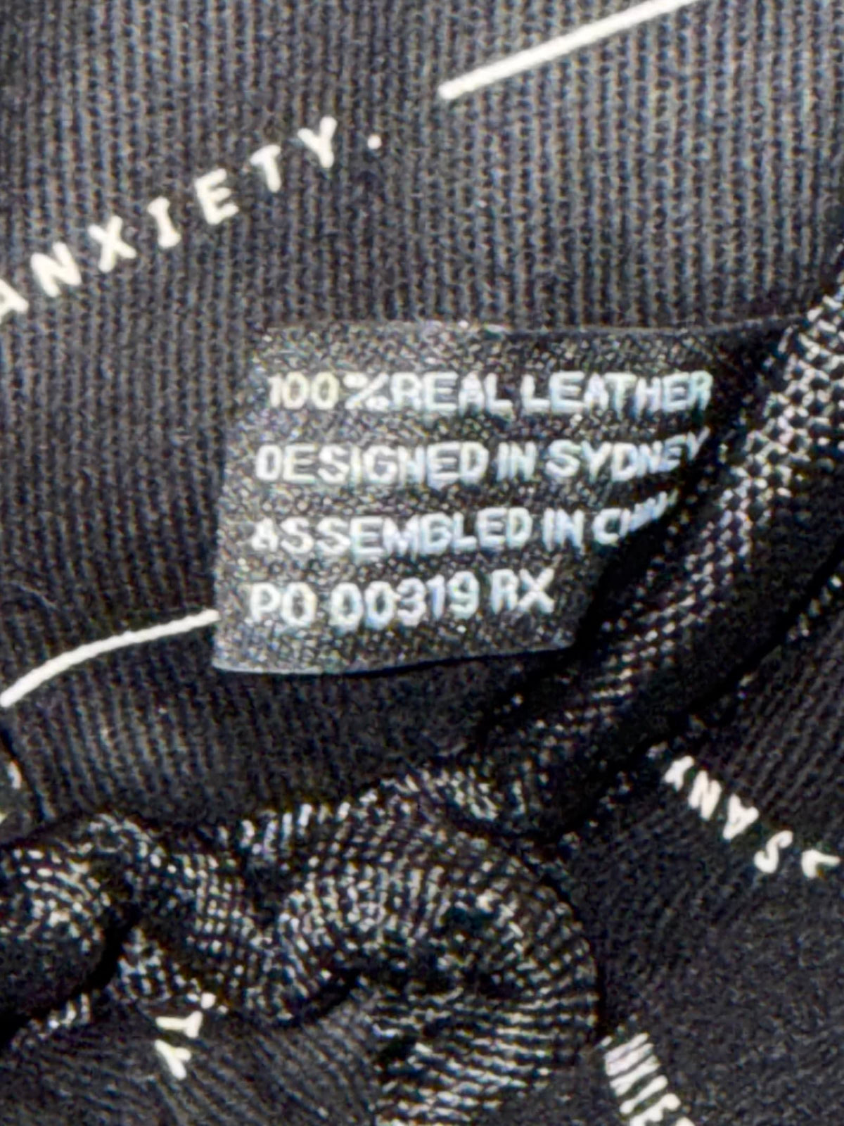 218560