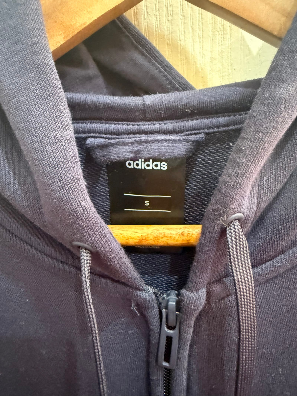225878