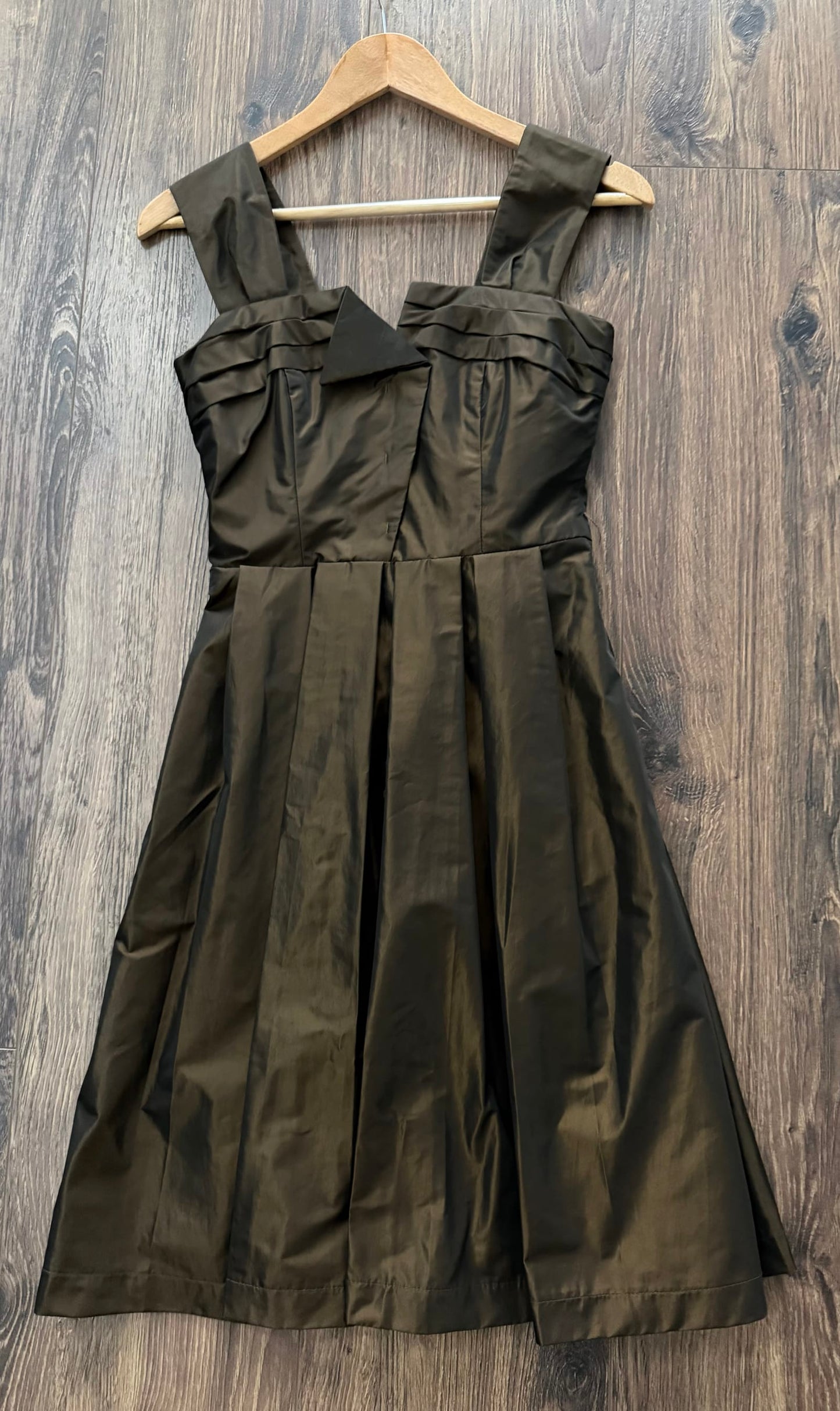 157565