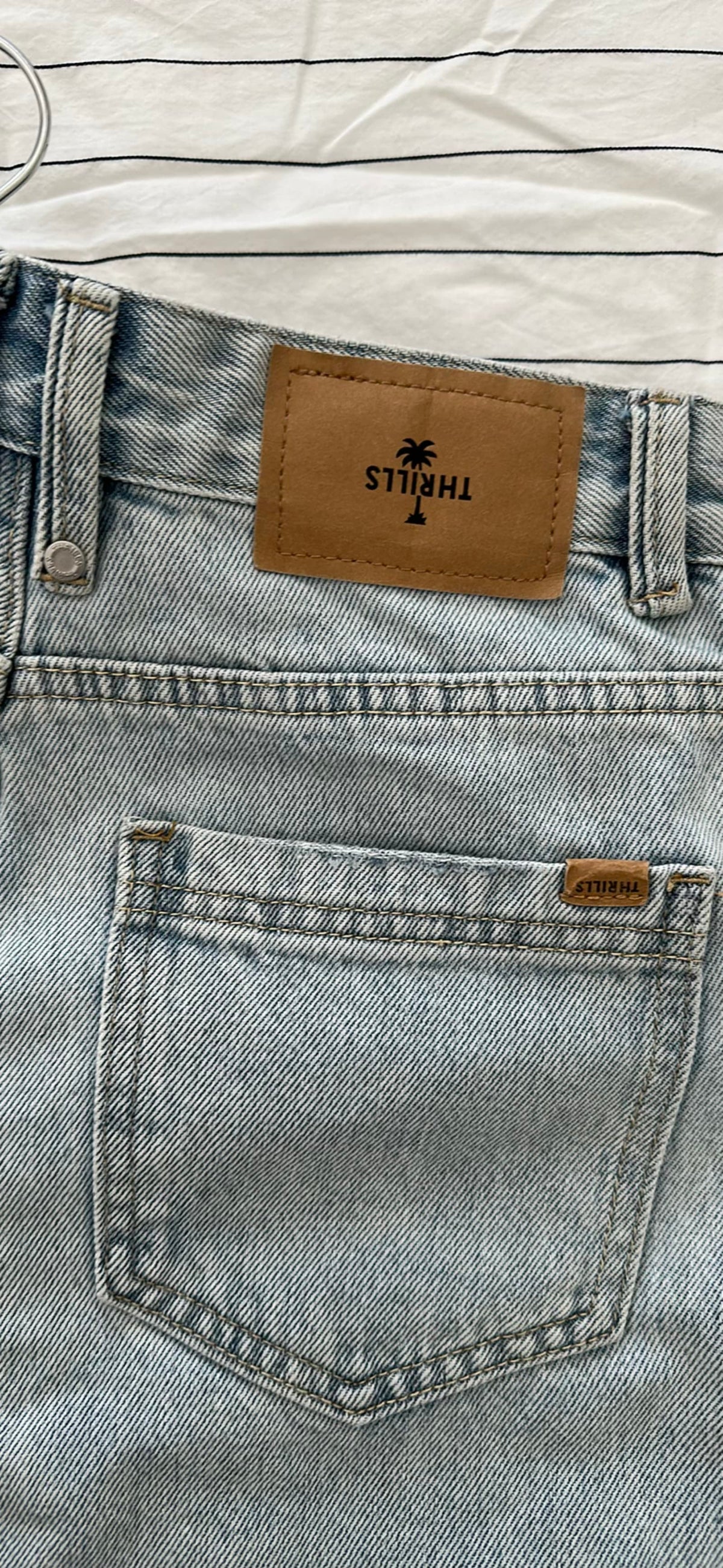 218087
