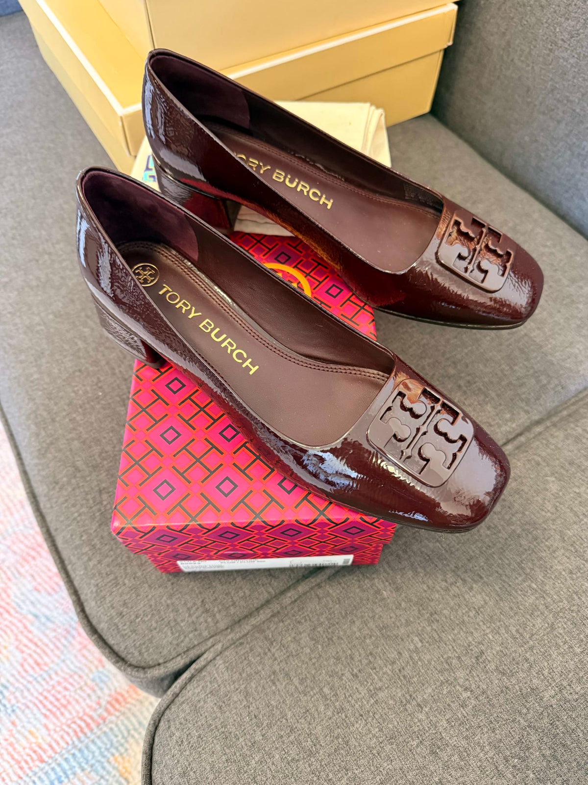 223090