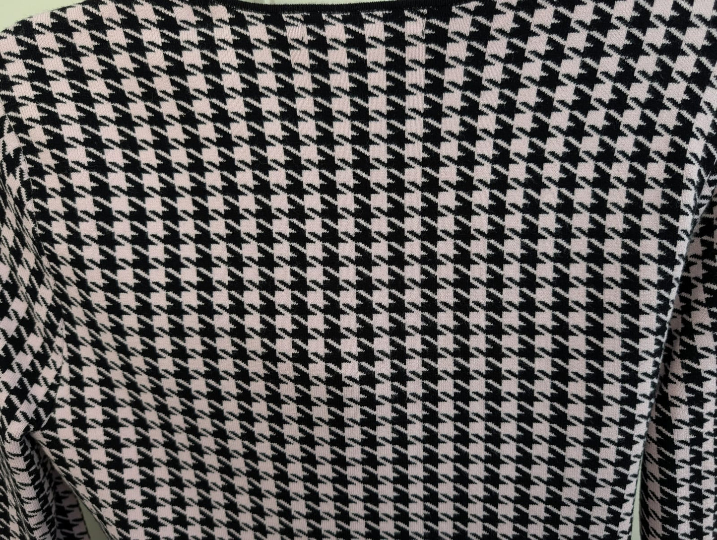 167300