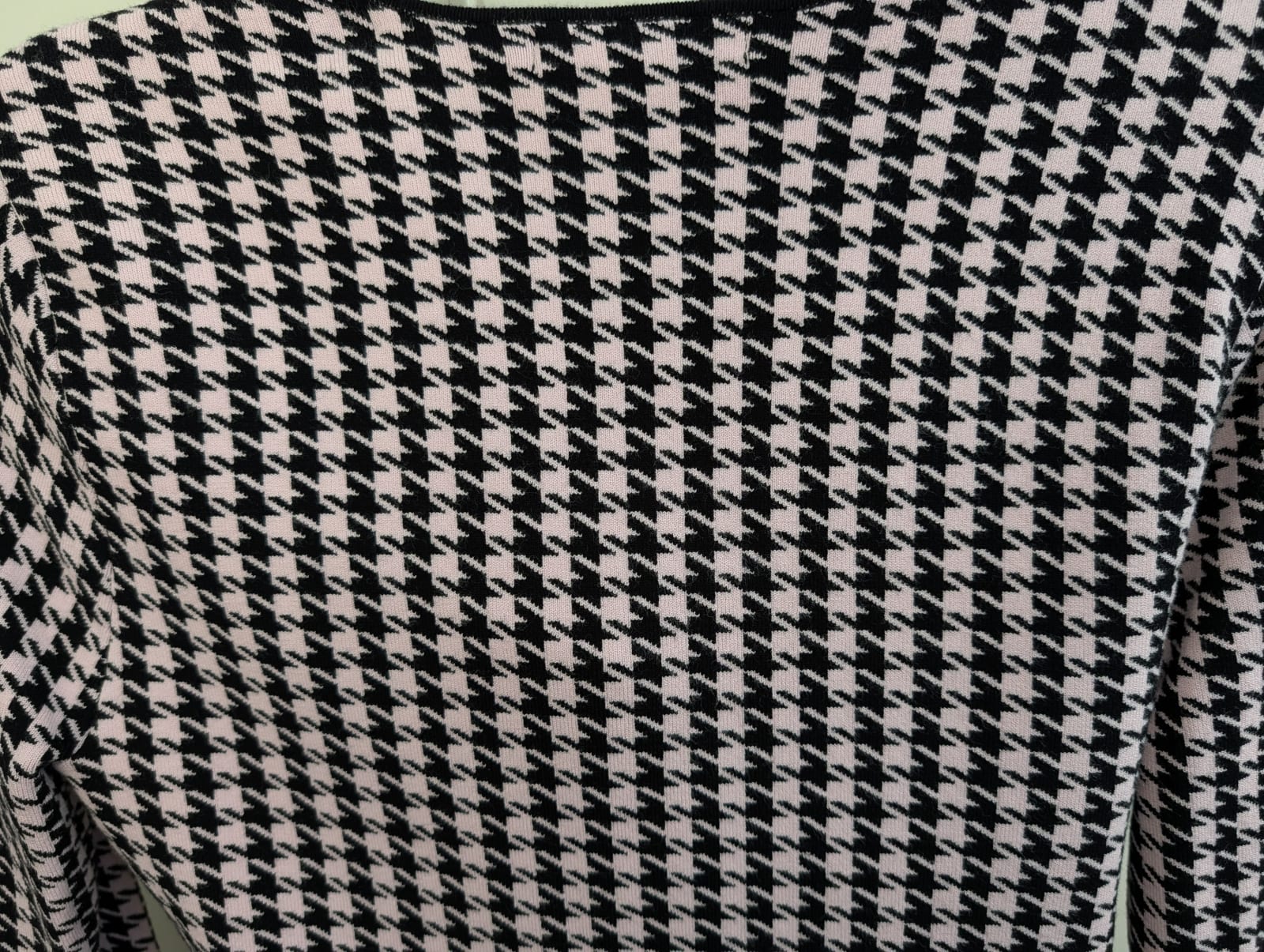 167300