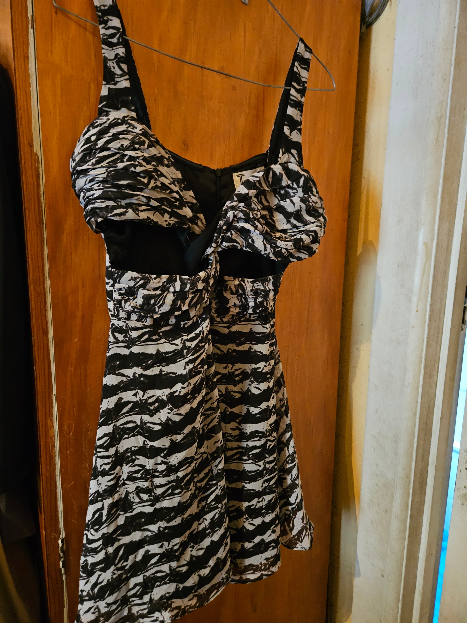 38543