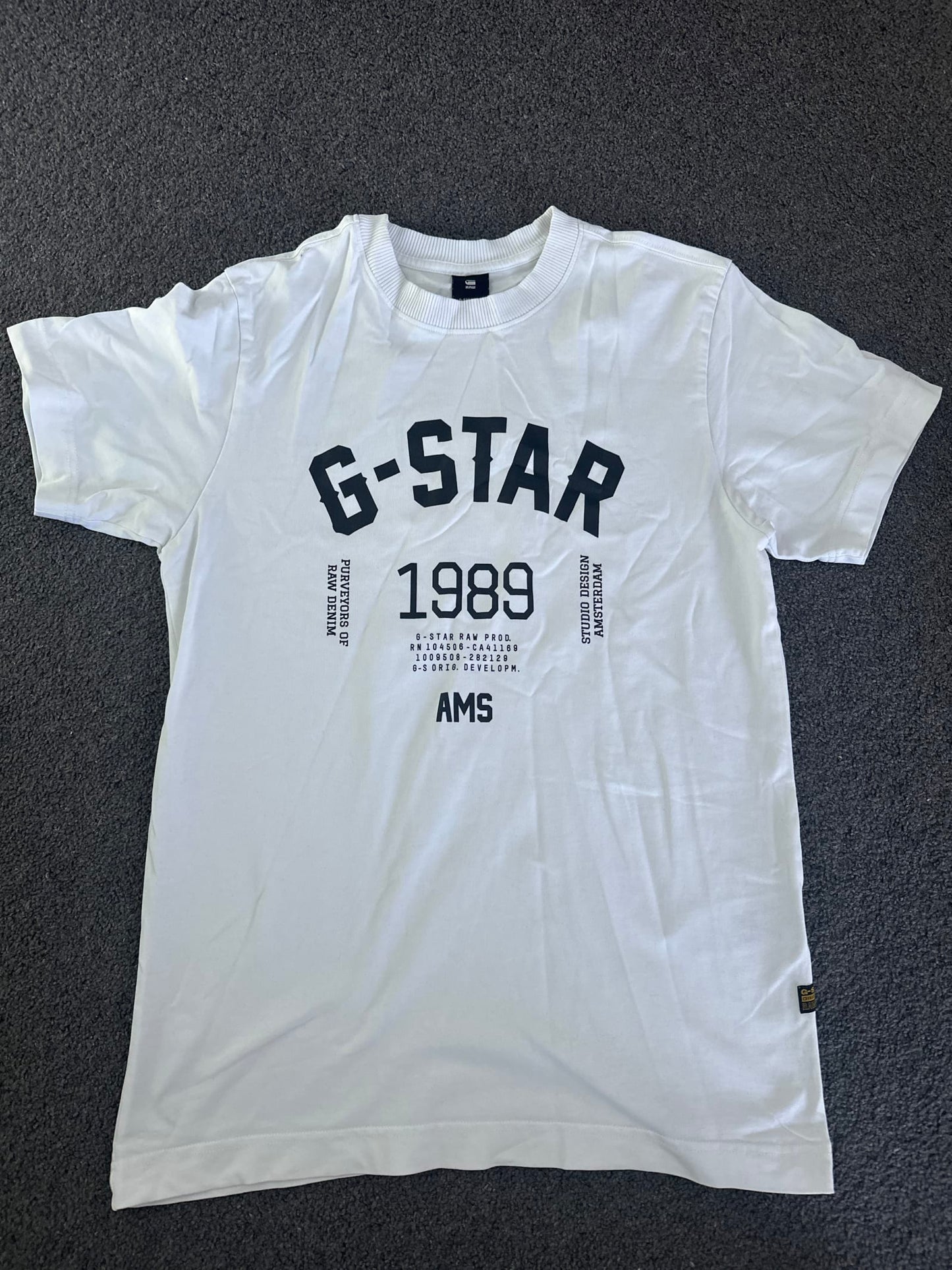 196943
