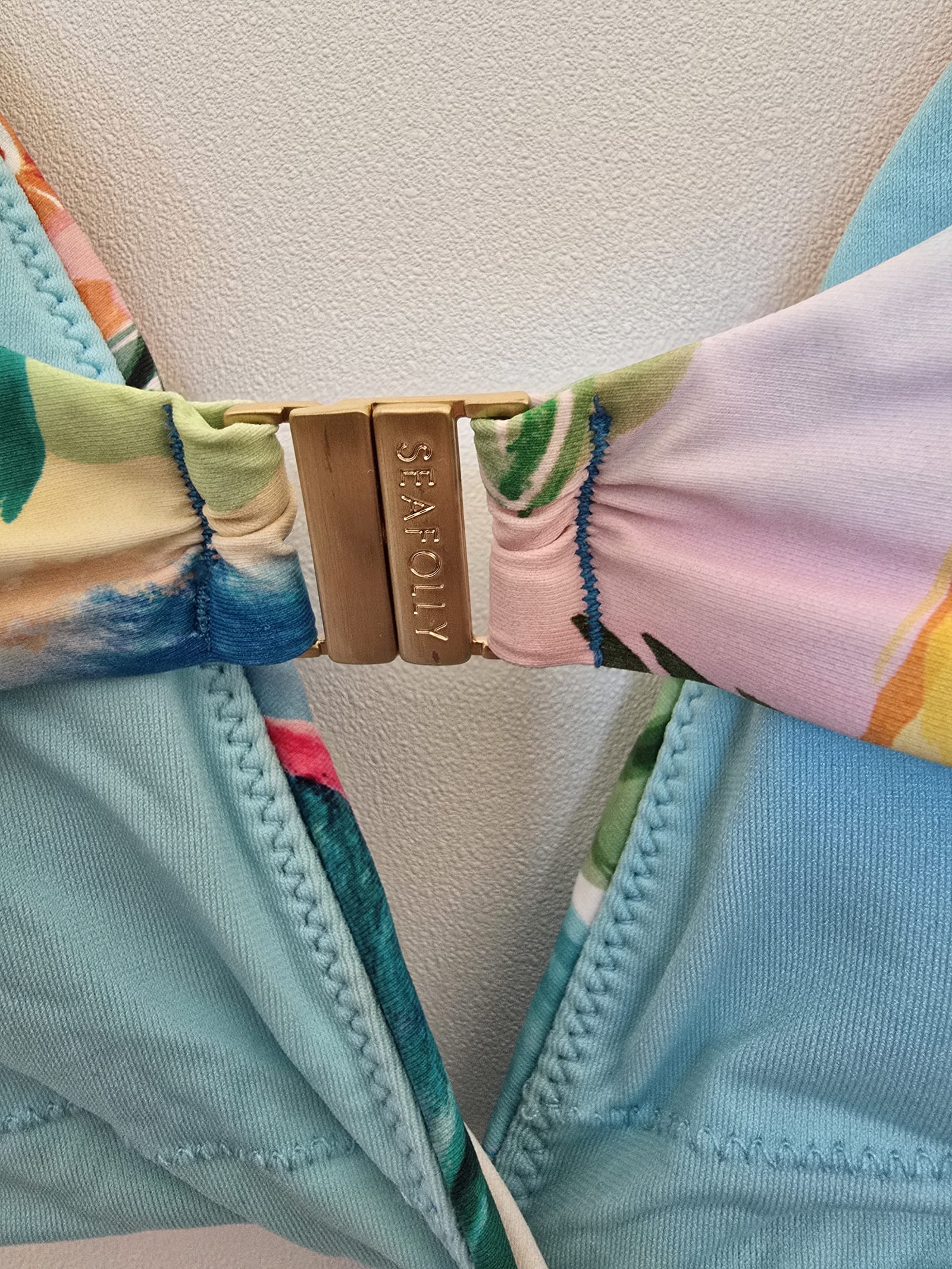 108657