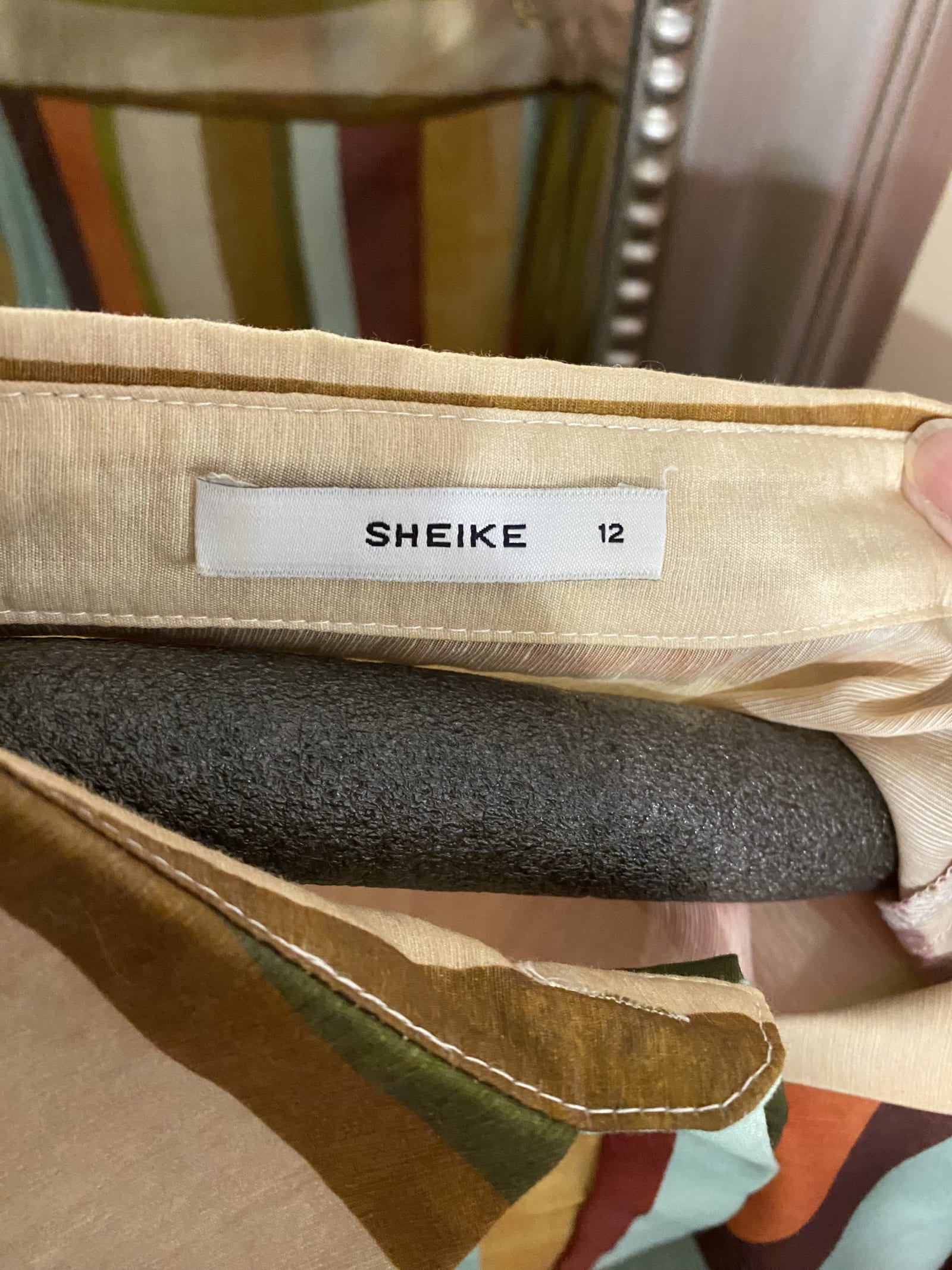 157433