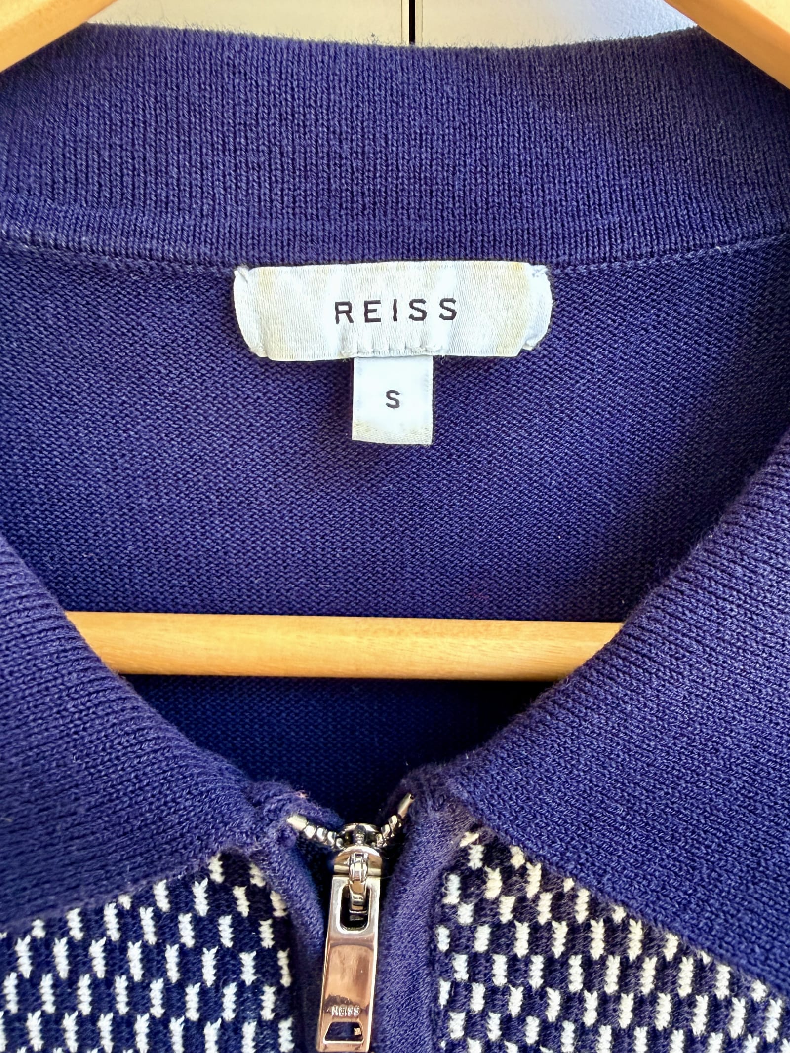196824