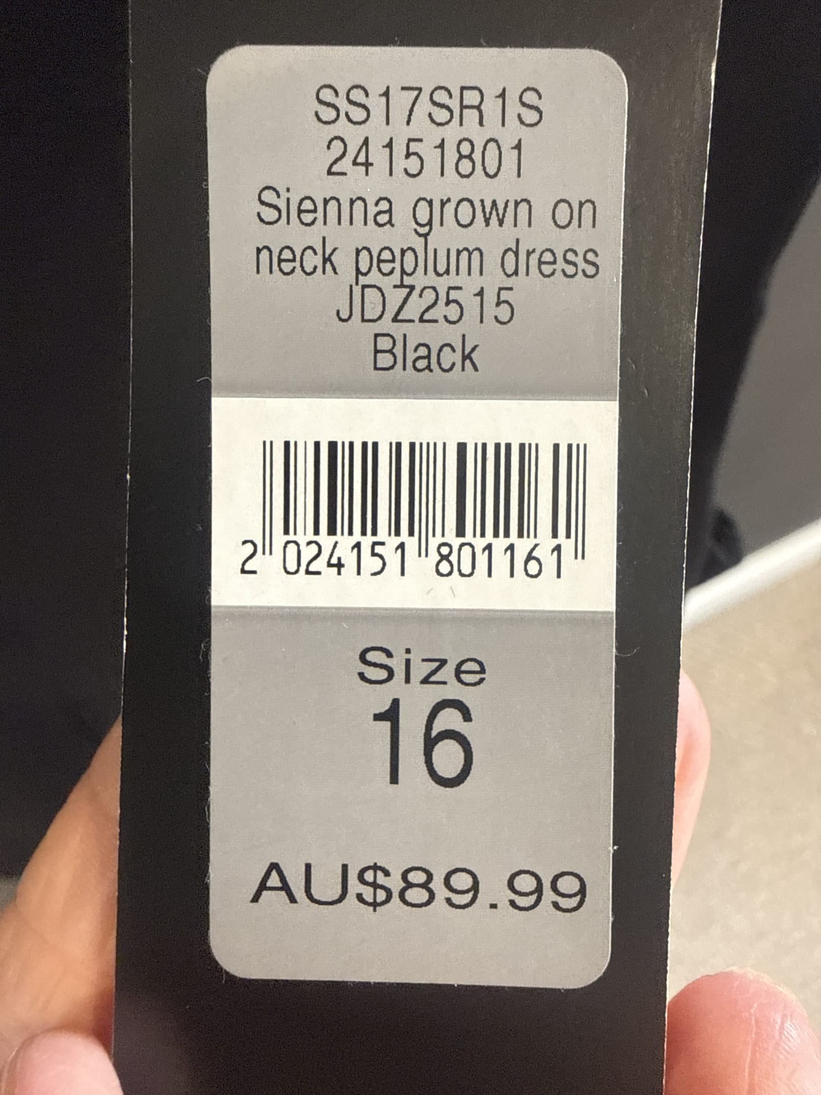 156523