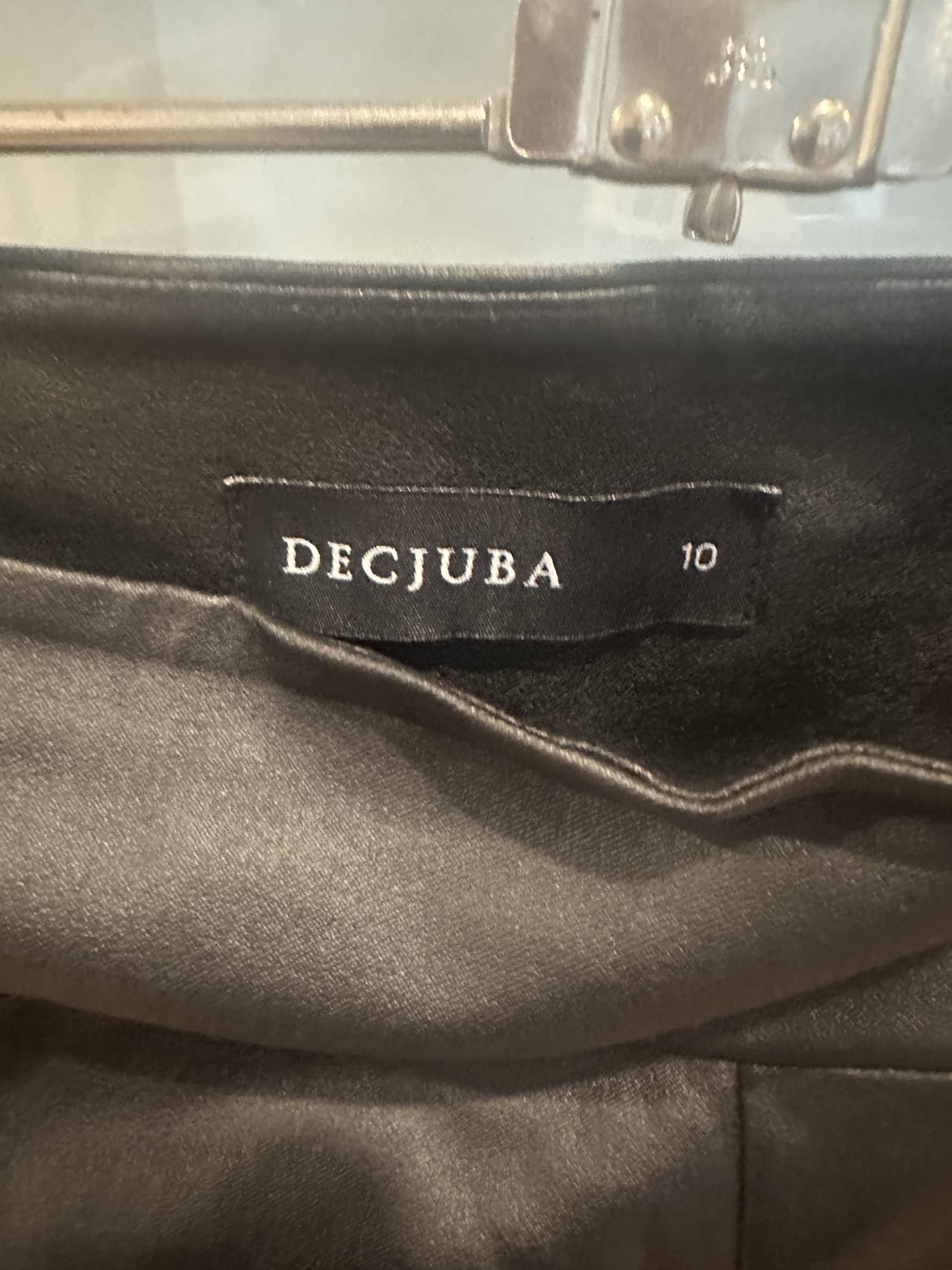 110687